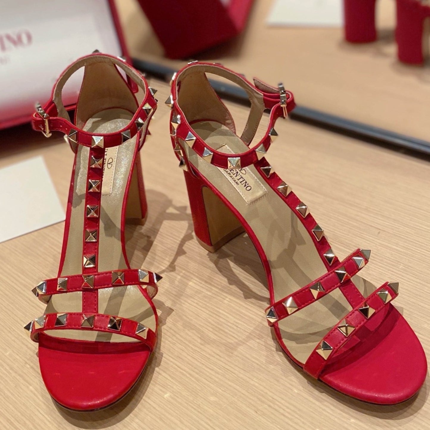 Sandália VLT Vermelho Couro com detalhes Salto 8,5cm