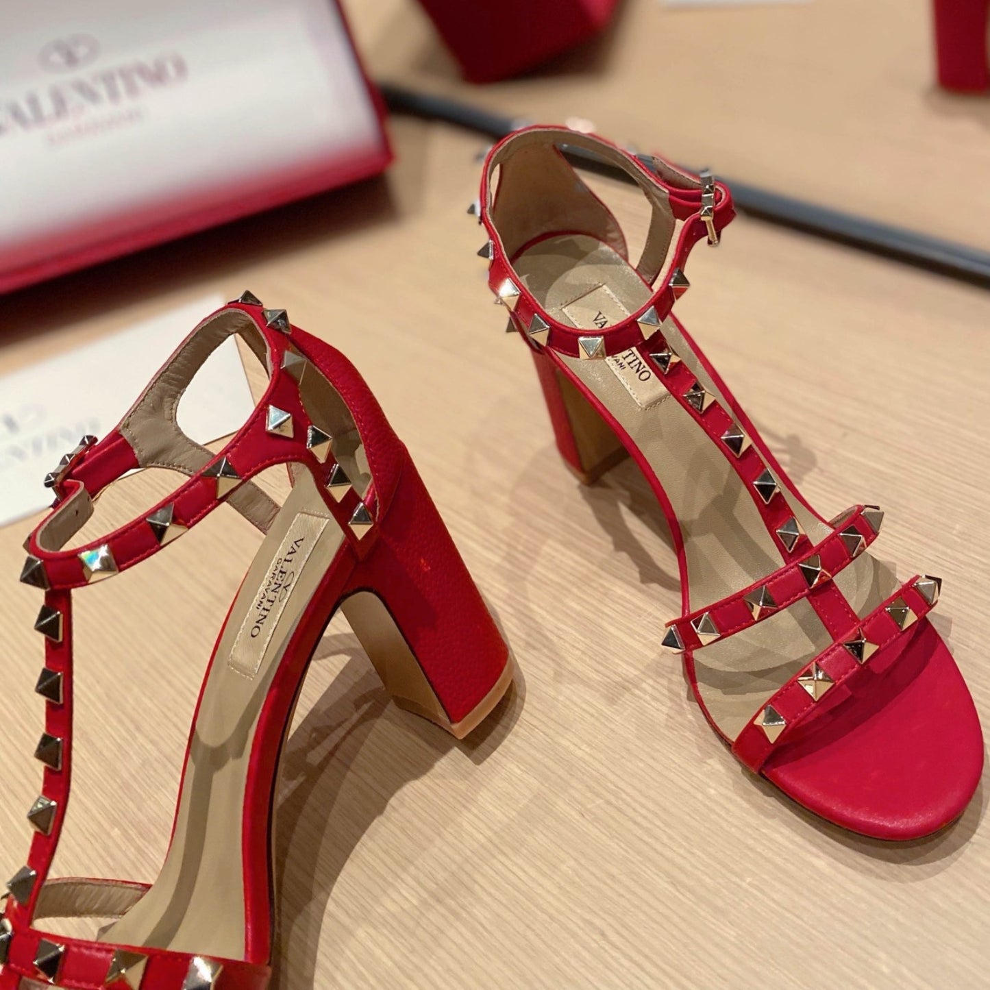 Sandália VLT Vermelho Couro com detalhes Salto 8,5cm