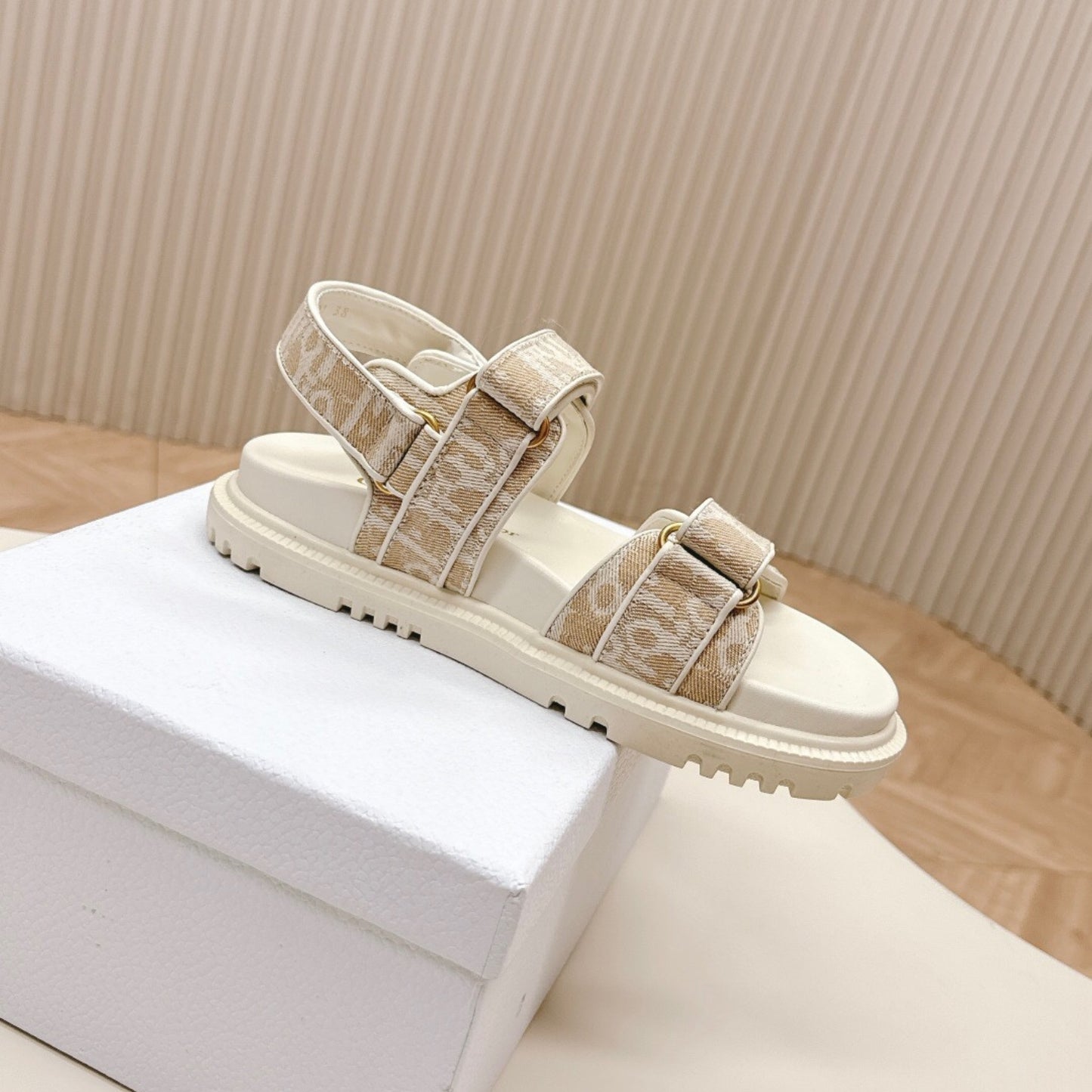 Sandalia Dio Dioract Branco e Bege