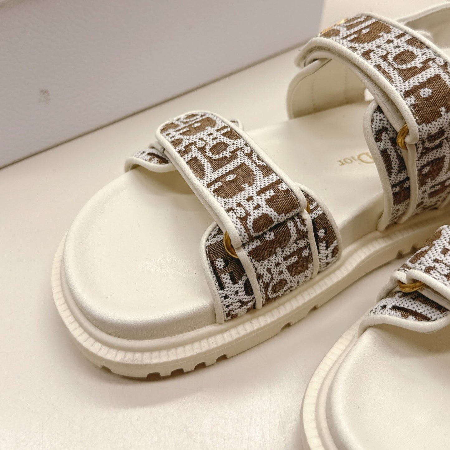 Sandalia Dio Dioract Branco e Marrom