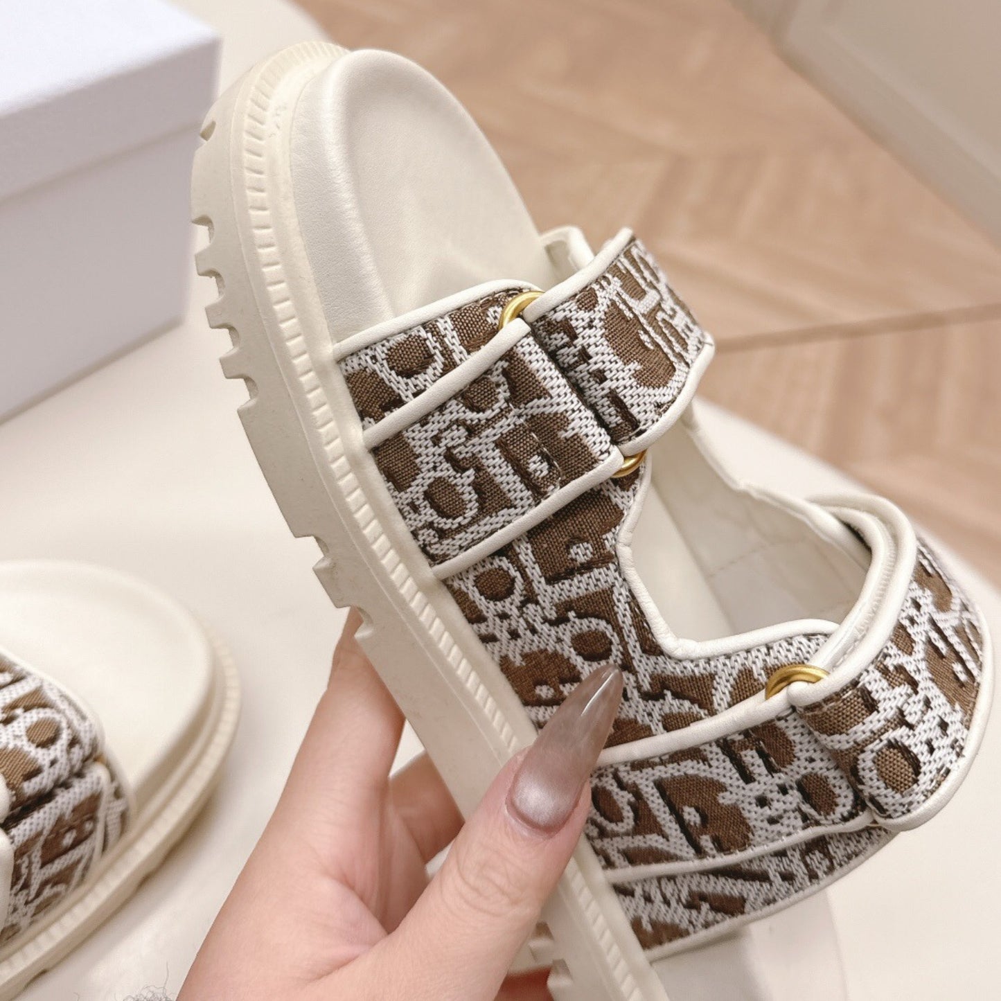 Sandalia Dio Dioract Slide Branco e Marrom