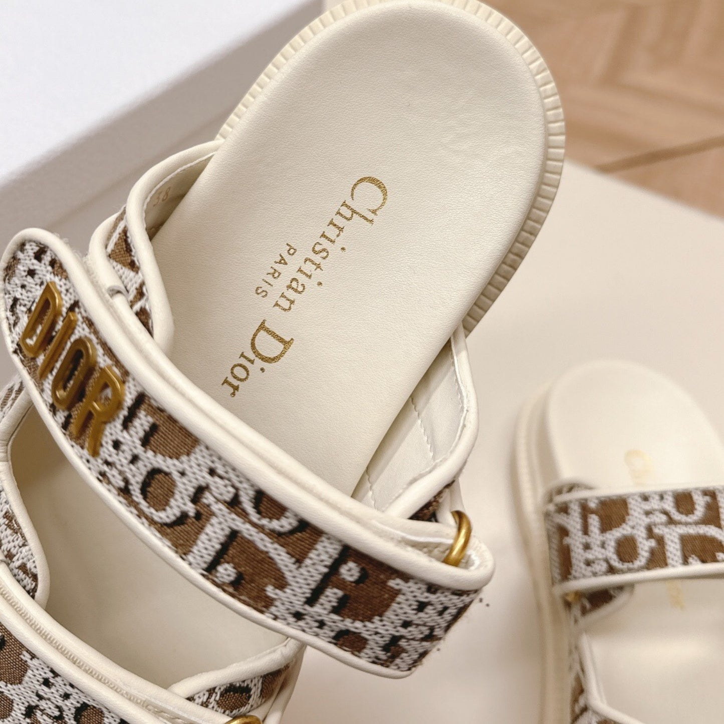 Sandalia Dio Dioract Slide Branco e Marrom