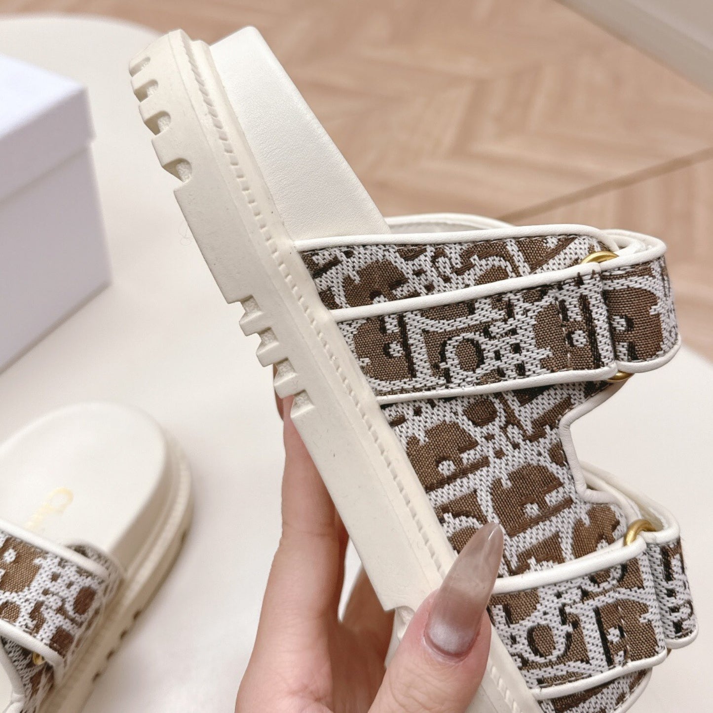 Sandalia Dio Dioract Slide Branco e Marrom