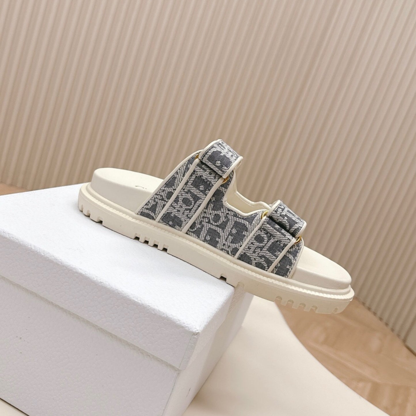 Sandalia Dio Dioract Slide Branco e cinza