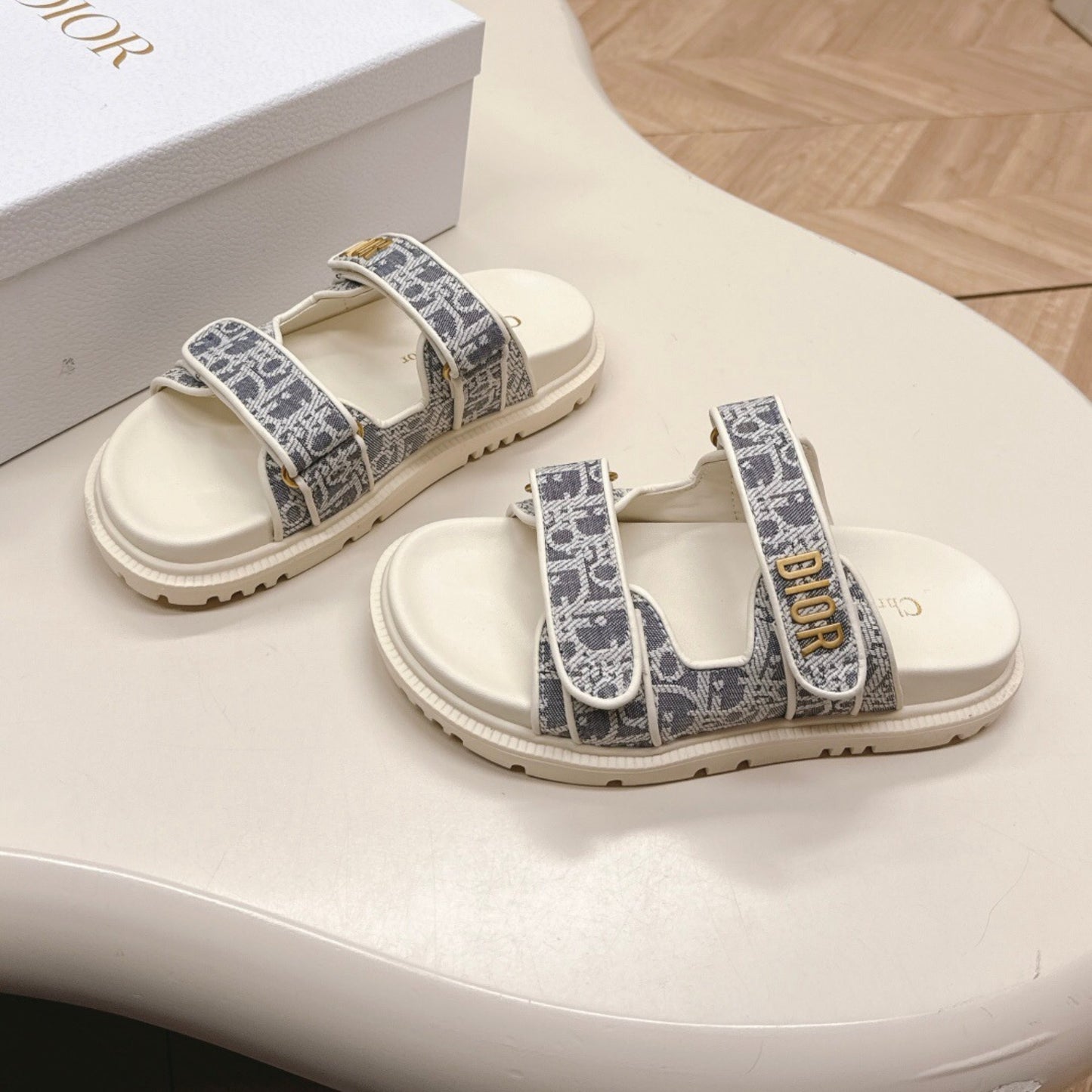 Sandalia Dio Dioract Slide Branco e cinza