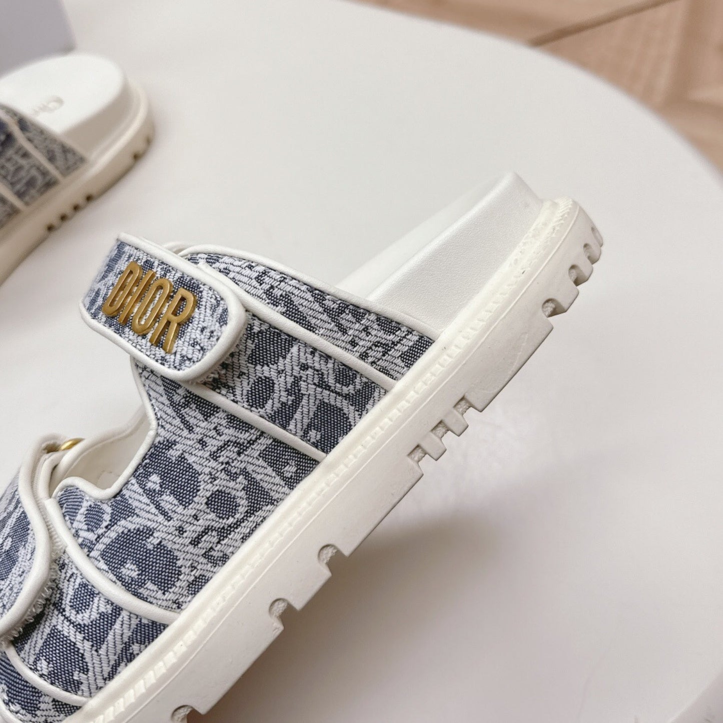 Sandalia Dio Dioract Slide Branco e cinza