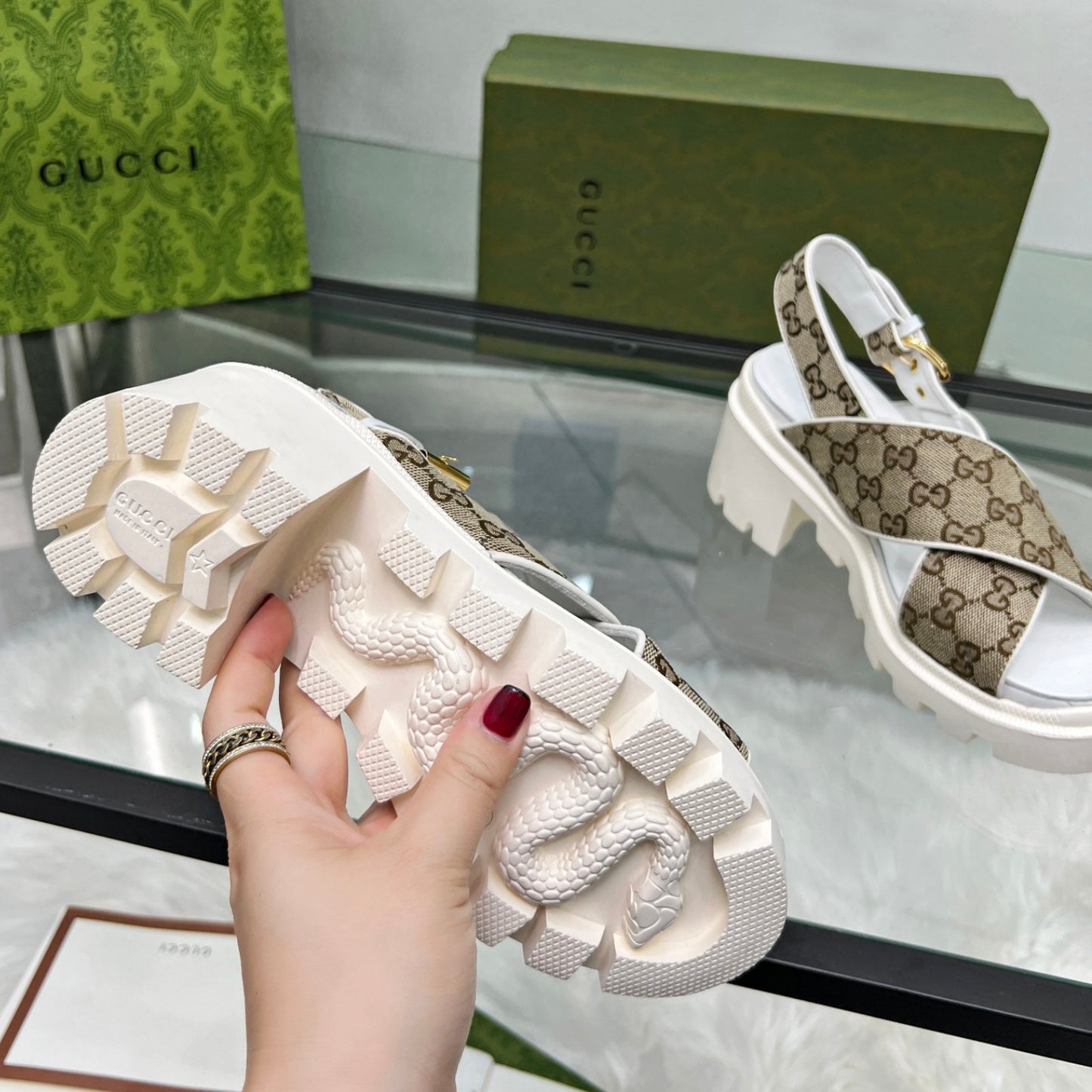 Sandália GG Lug Sole Branco e Canvas
