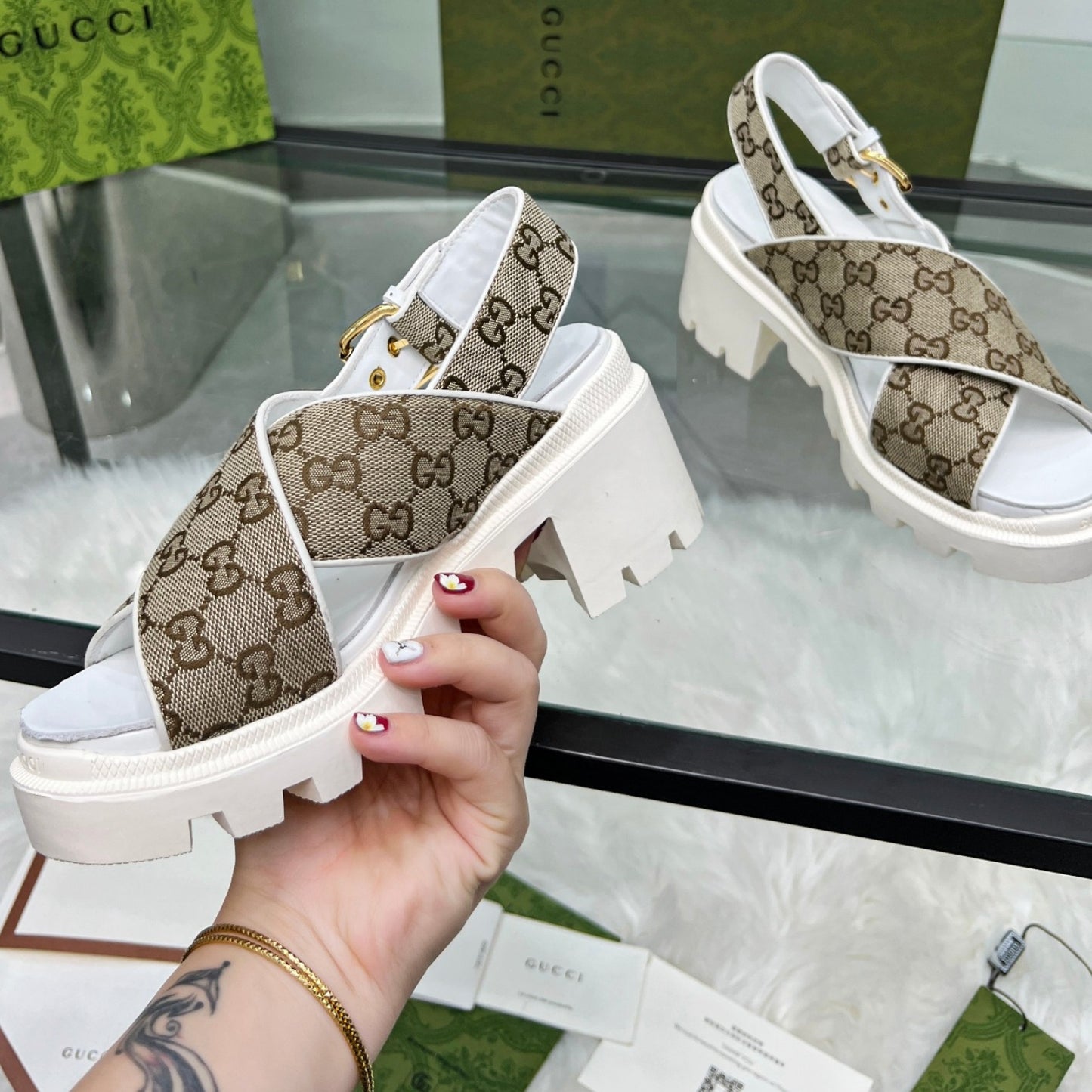 Sandália GG Lug Sole Branco e Canvas