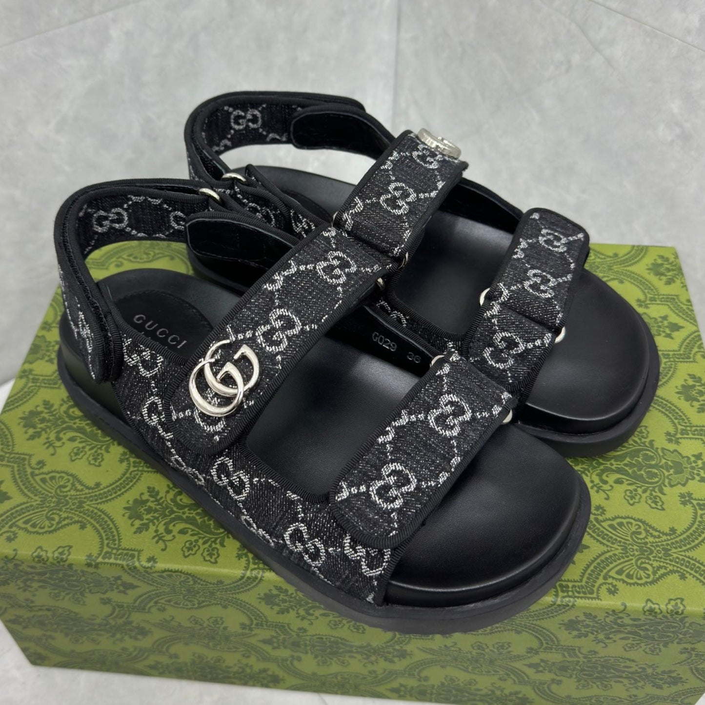 Sandália GG Slider com Double GG Preto com Branco Calcanhar