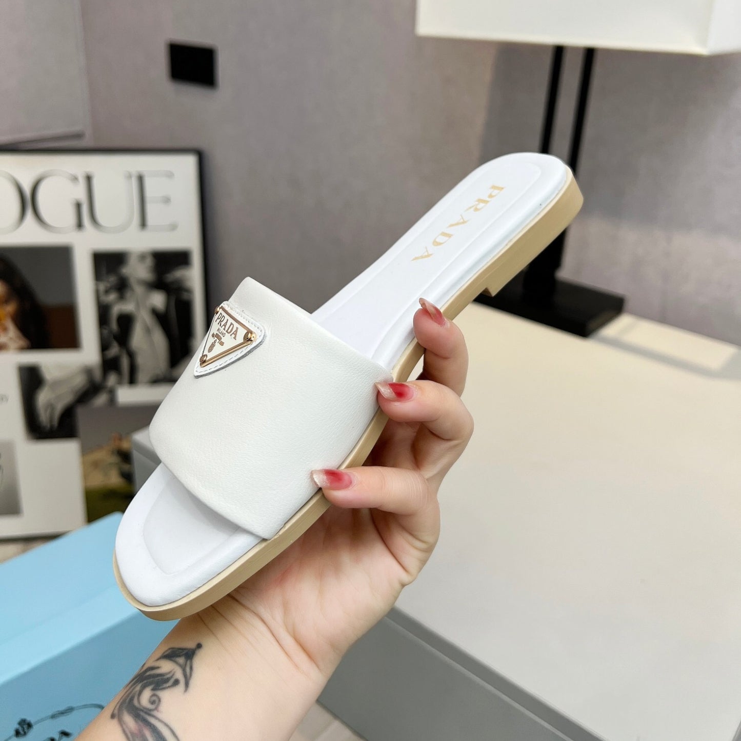 Sandalia PRD Branco couro com logo