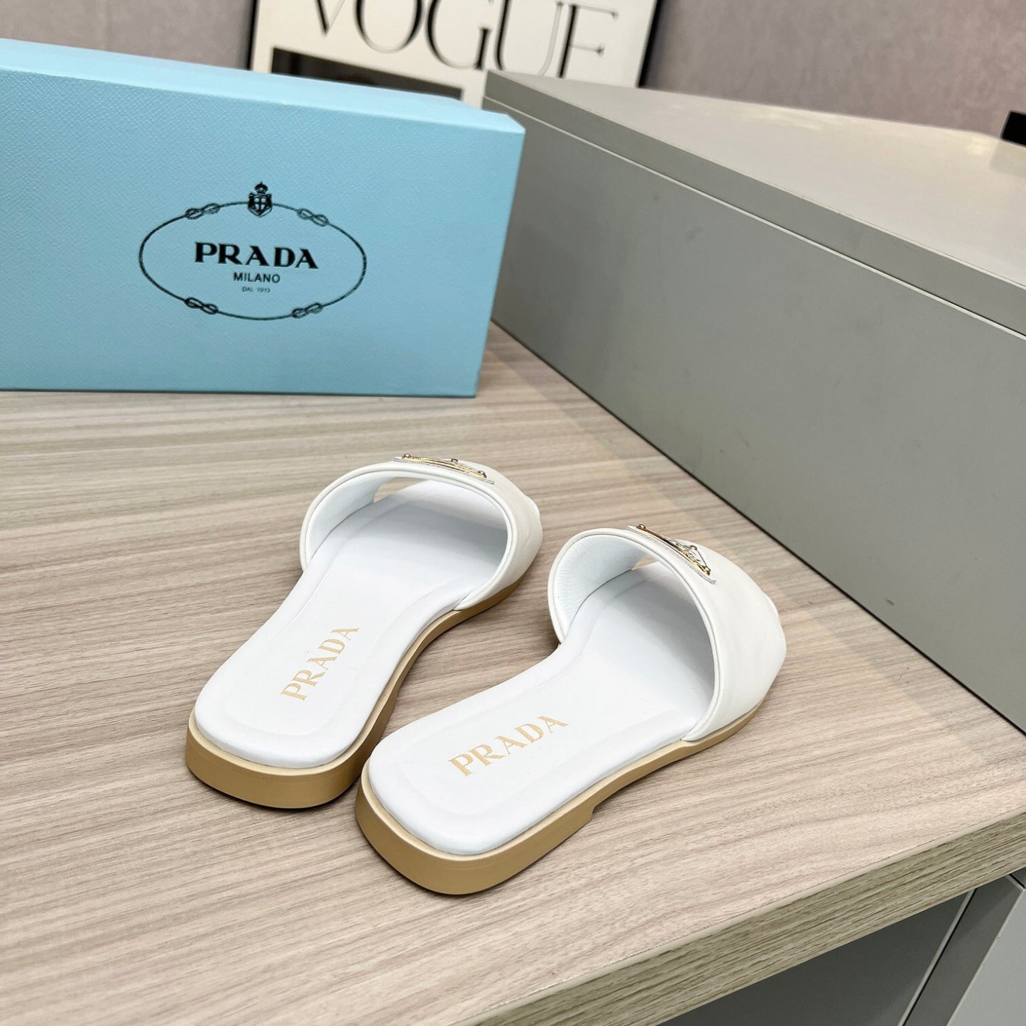Sandalia PRD Branco couro com logo