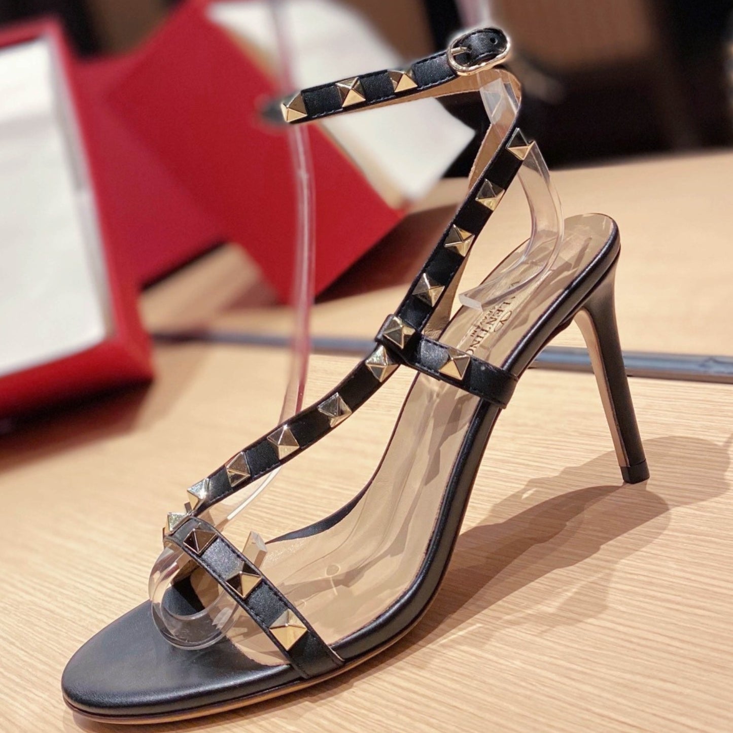 Sandália VLT Preto Mate Couro com detalhes Salto 8cm