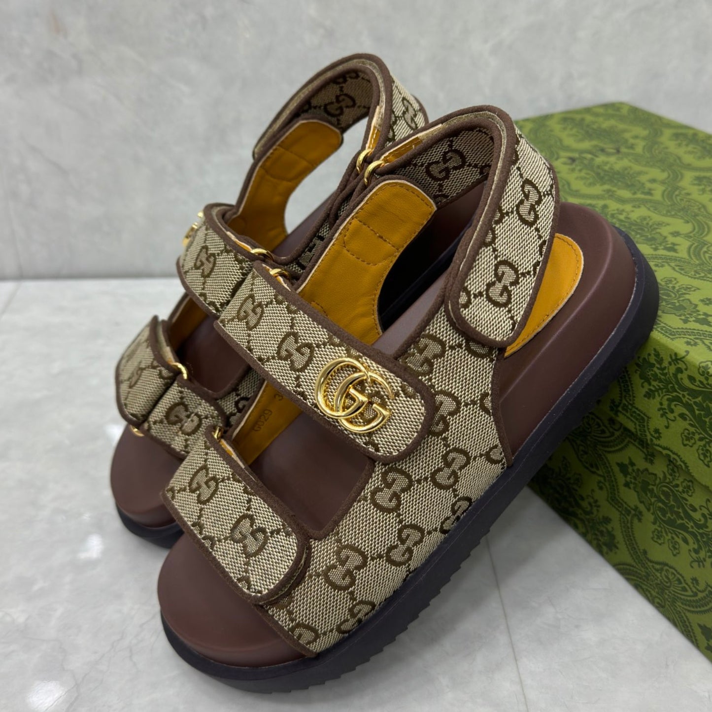 Sandália GG Slider com Double GG Canvas e Marrom Calcanhar