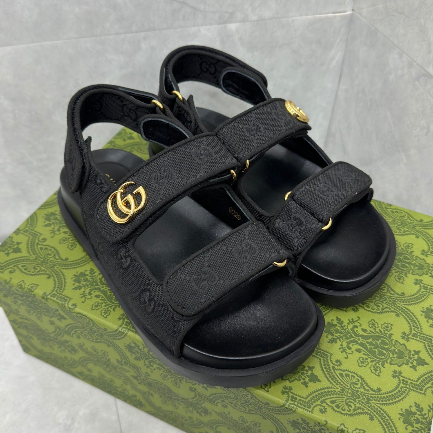 Sandália GG Slider com Double GG Preto Calcanhar