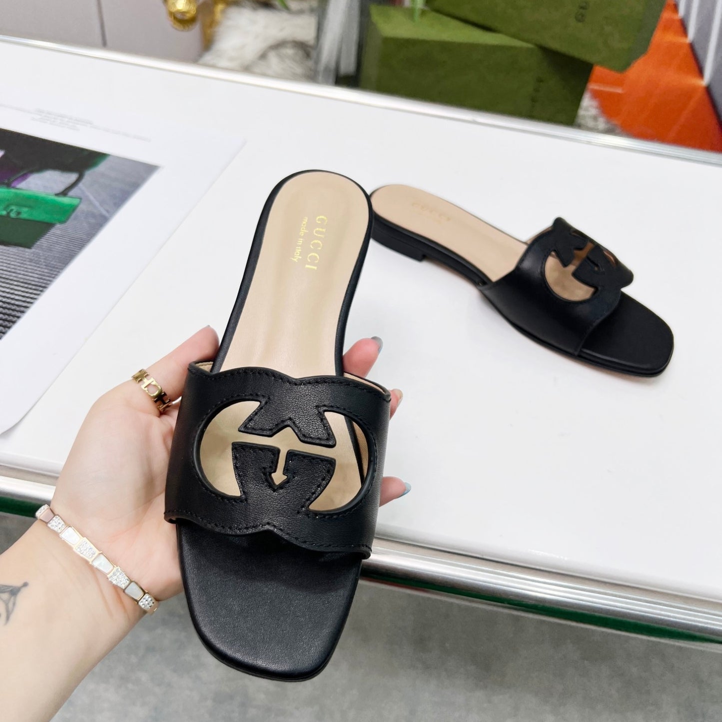 Sandalia GG de couro com Interlocking GG Preto