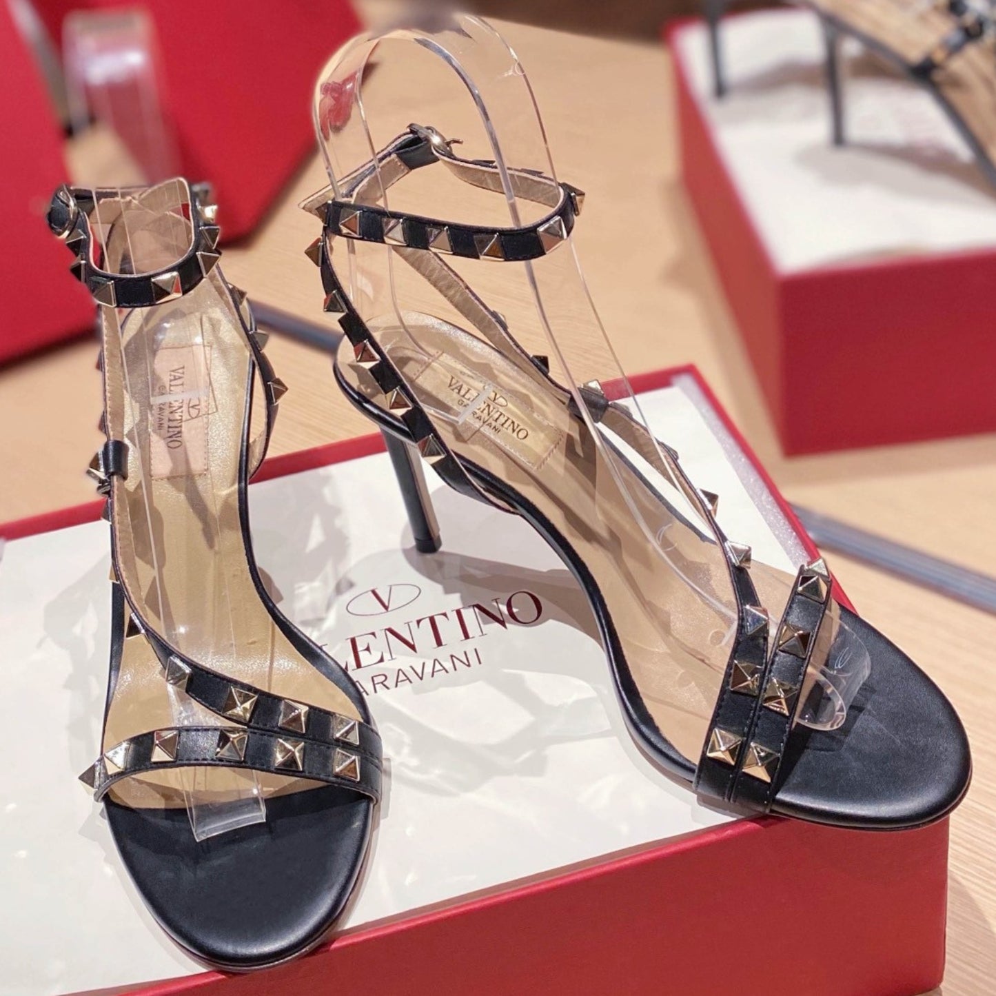 Sandália VLT Preto Mate Couro com detalhes Salto 8cm