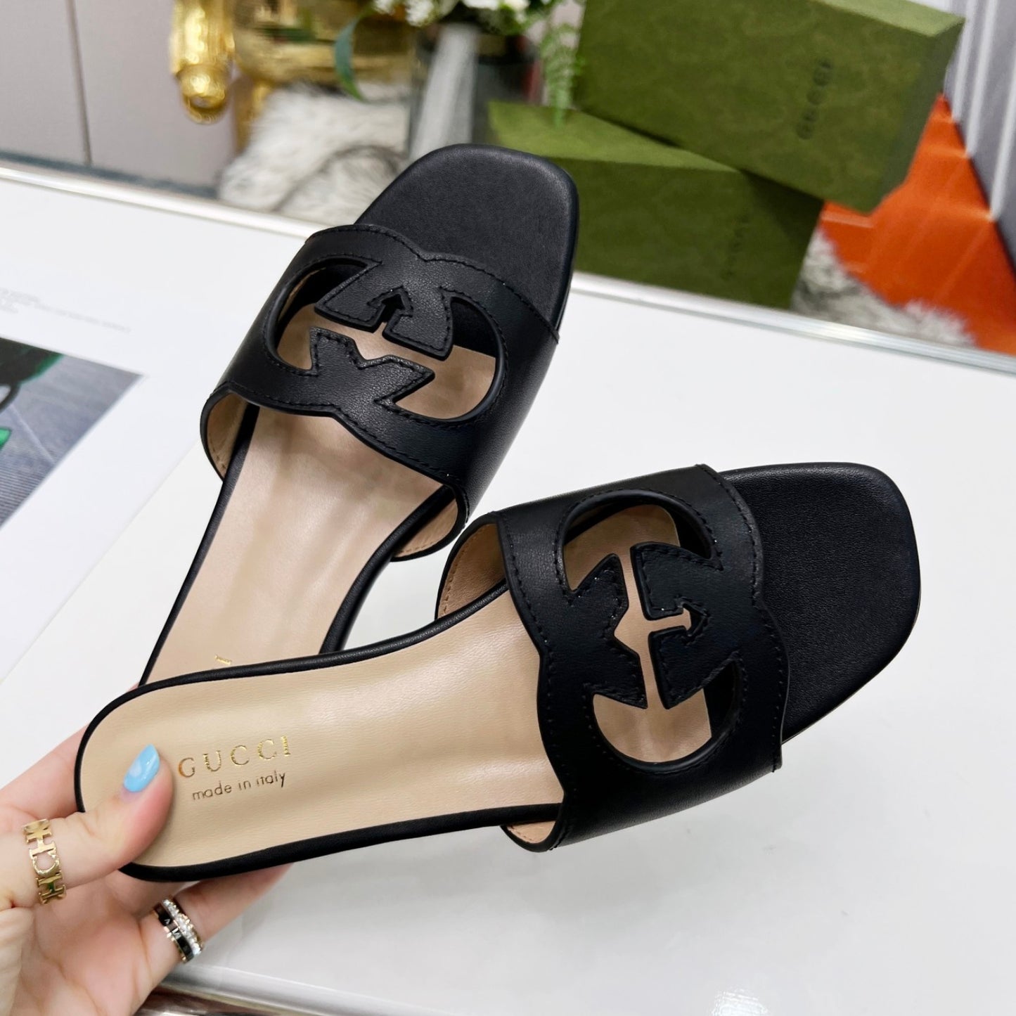 Sandalia GG de couro com Interlocking GG Preto
