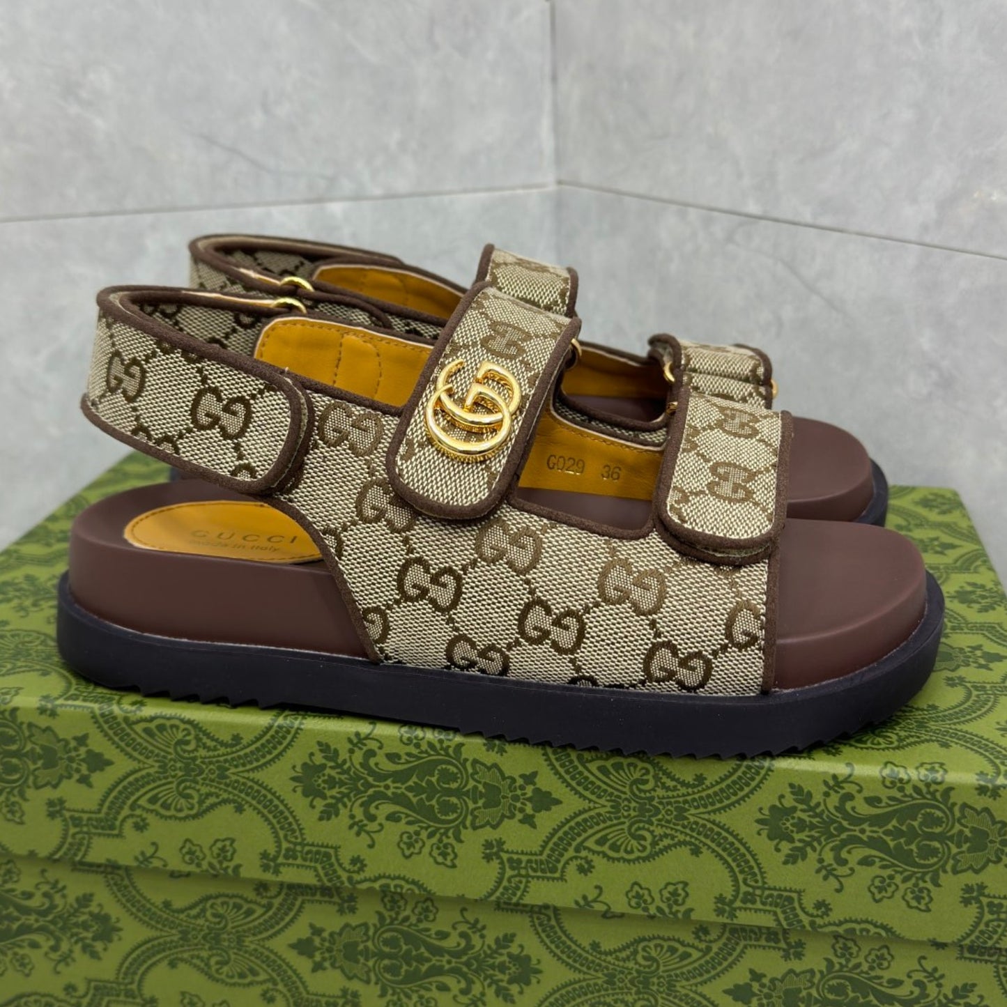 Sandália GG Slider com Double GG Canvas e Marrom Calcanhar