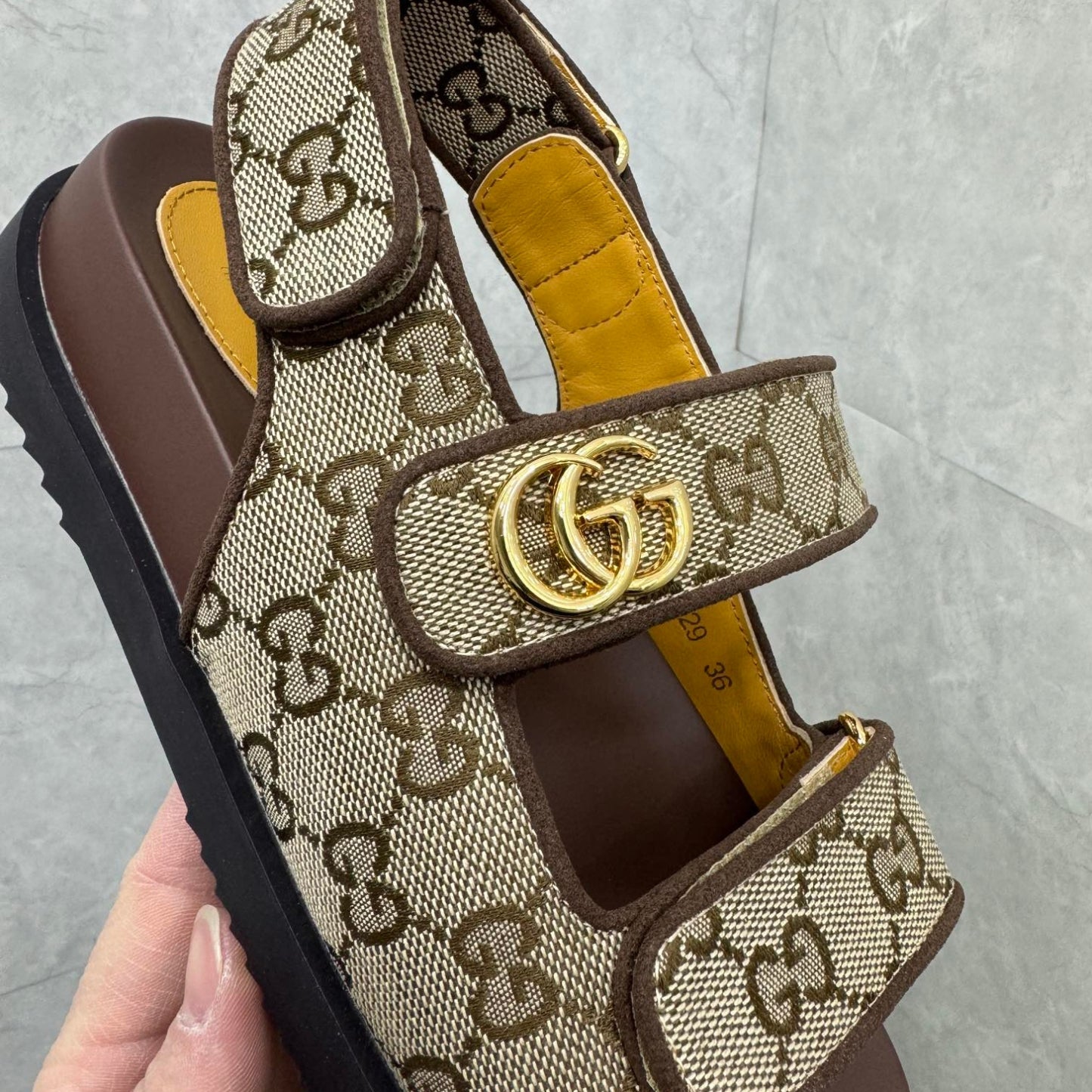 Sandália GG Slider com Double GG Canvas e Marrom Calcanhar
