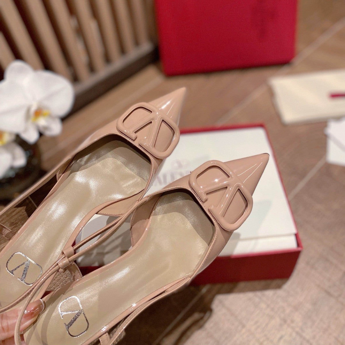 Scarpin VLT Rosa Couro com Logo frontal Salto 4cm