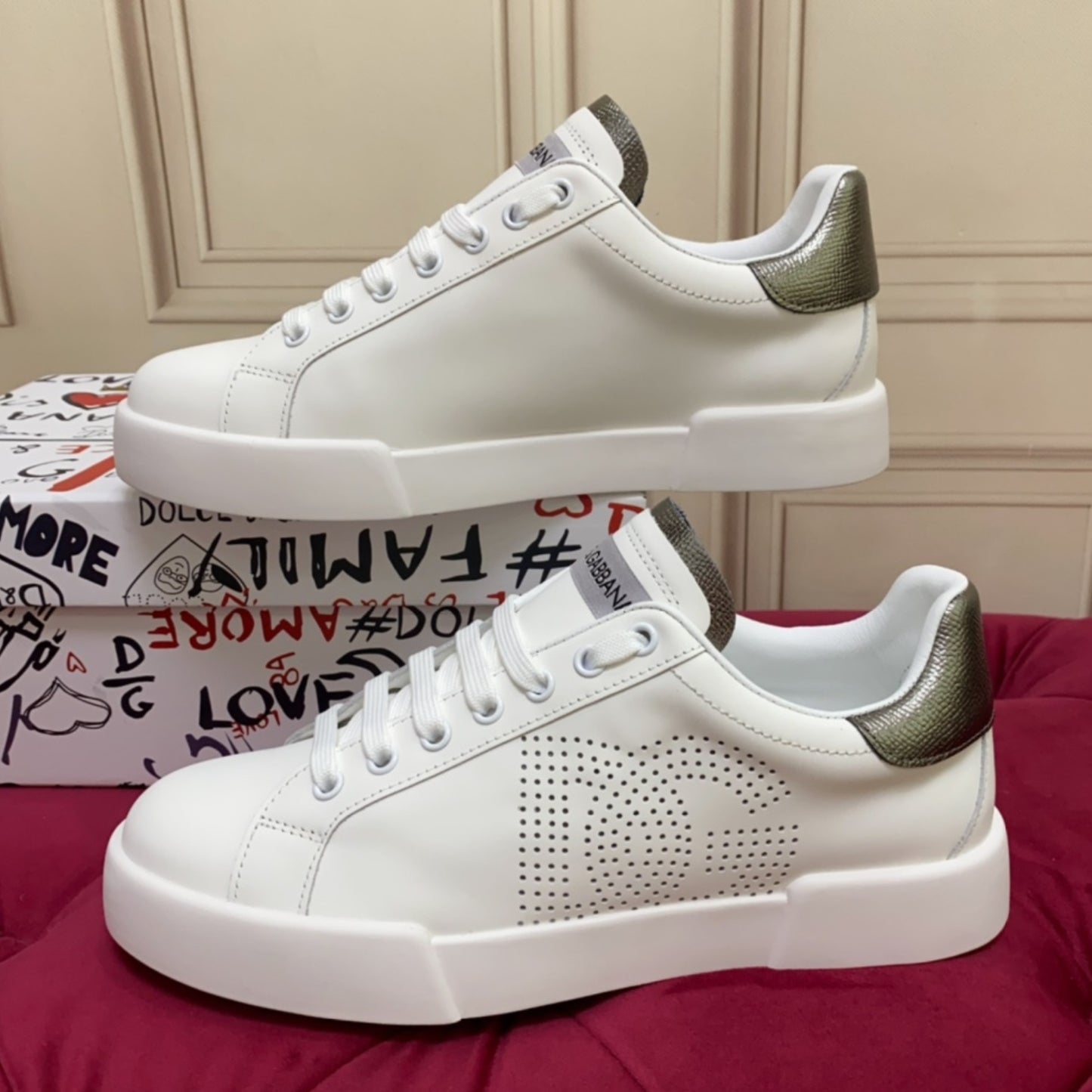 Tenis DG Portofino Couro com logo Branco com Prata