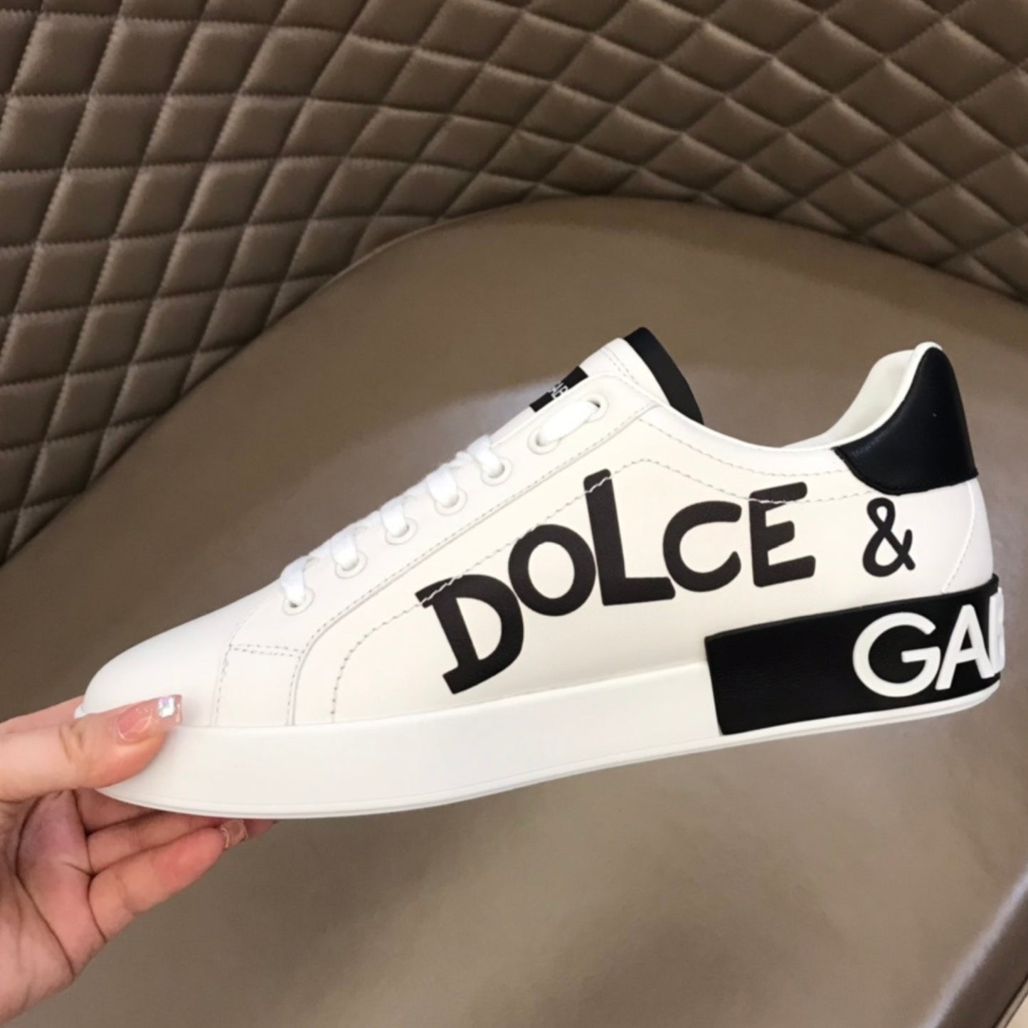 Tenis DG Portofino Couro Branco com Preto e Detalhes em Estrela
