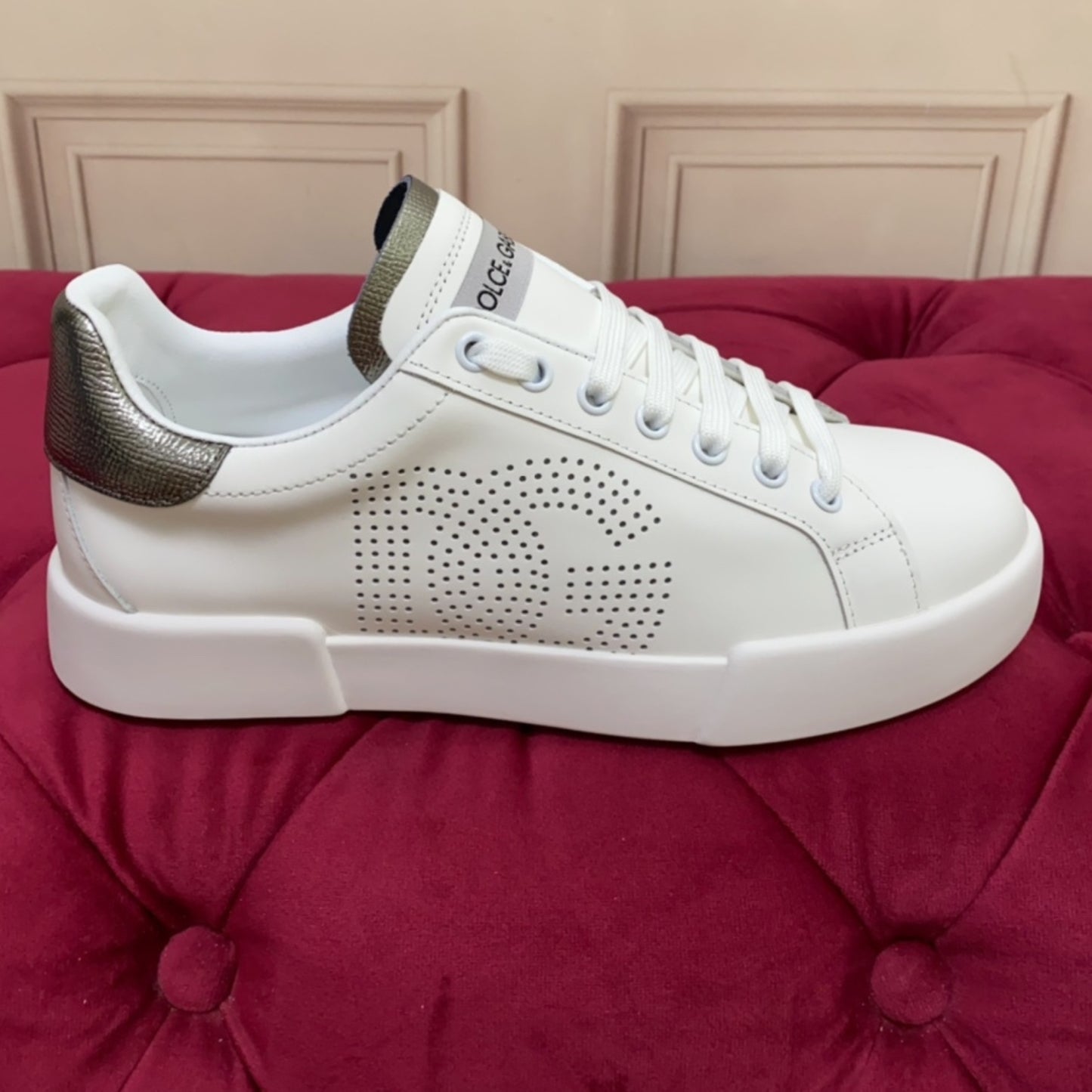Tenis DG Portofino Couro com logo Branco com Prata