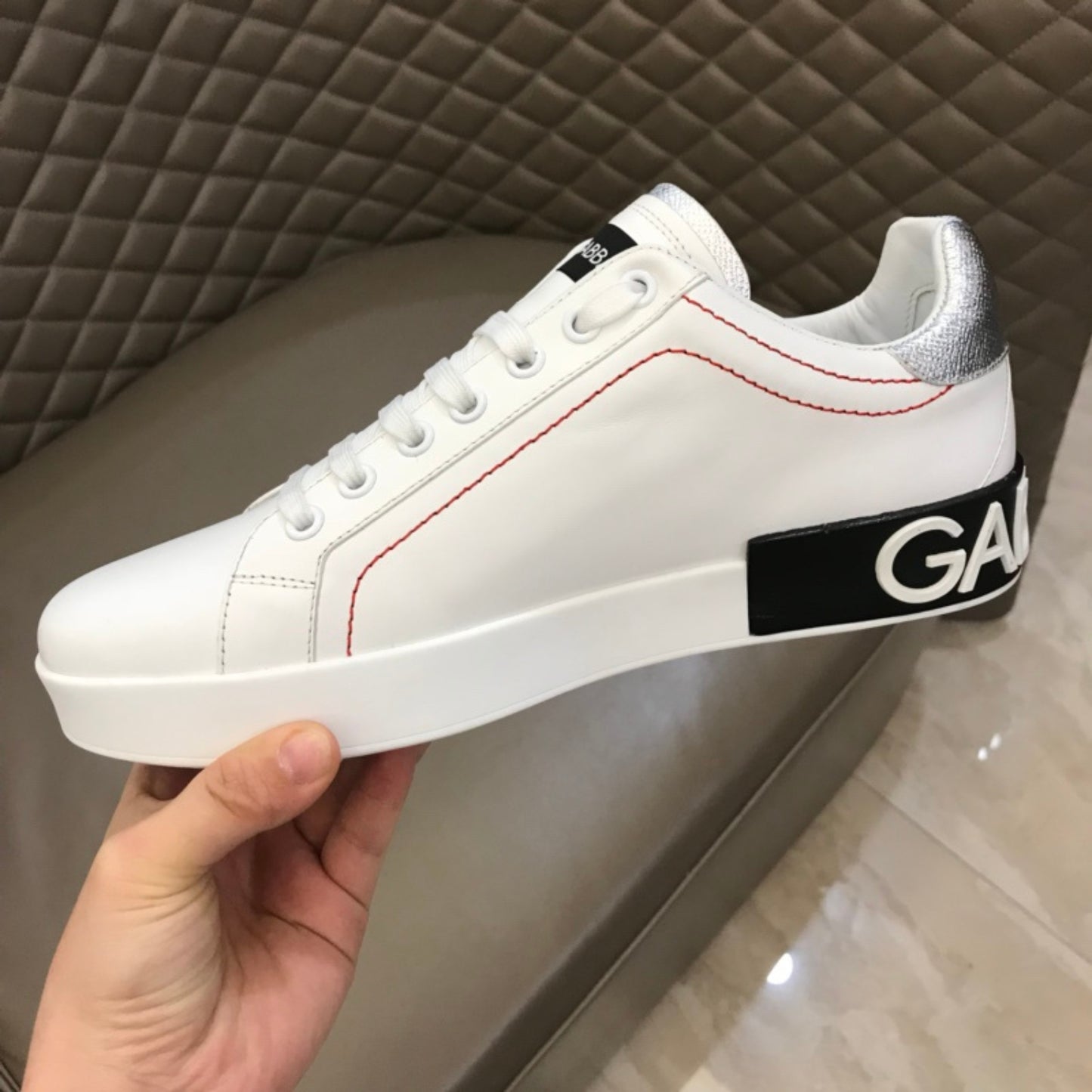 Tenis DG Portofino Couro Branco com Prata e Preto