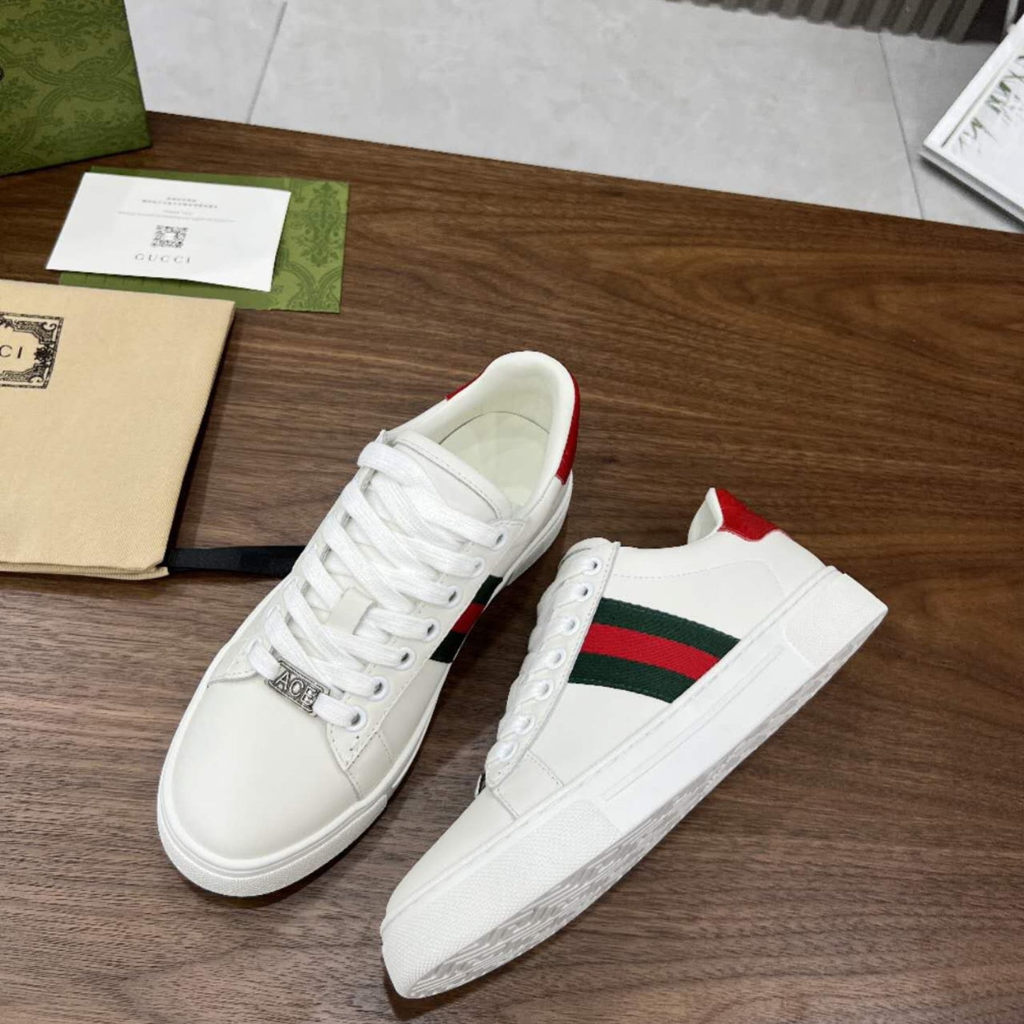 Tênis GG Ace Web Branco detalhe Vermelho