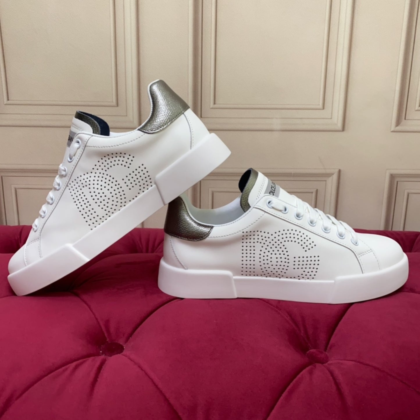 Tenis DG Portofino Couro com logo Branco com Prata