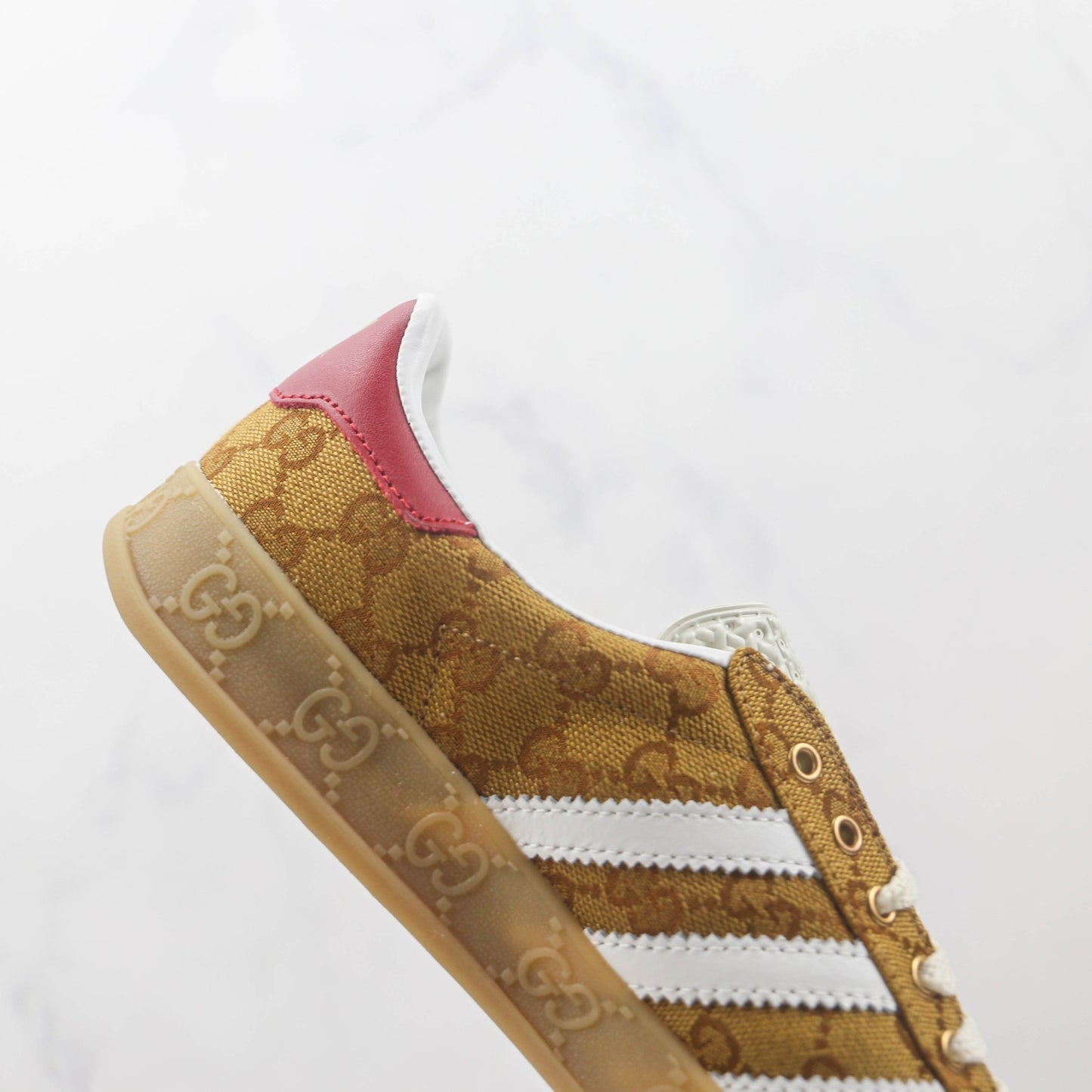 Tenis GG x Ads Gazelle Bege e Vermelho
