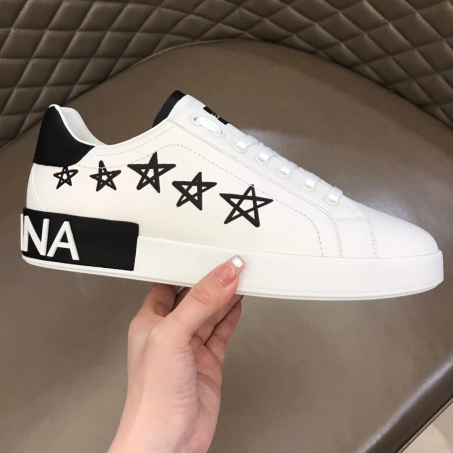 Tenis DG Portofino Couro Branco com Preto e Detalhes em Estrela