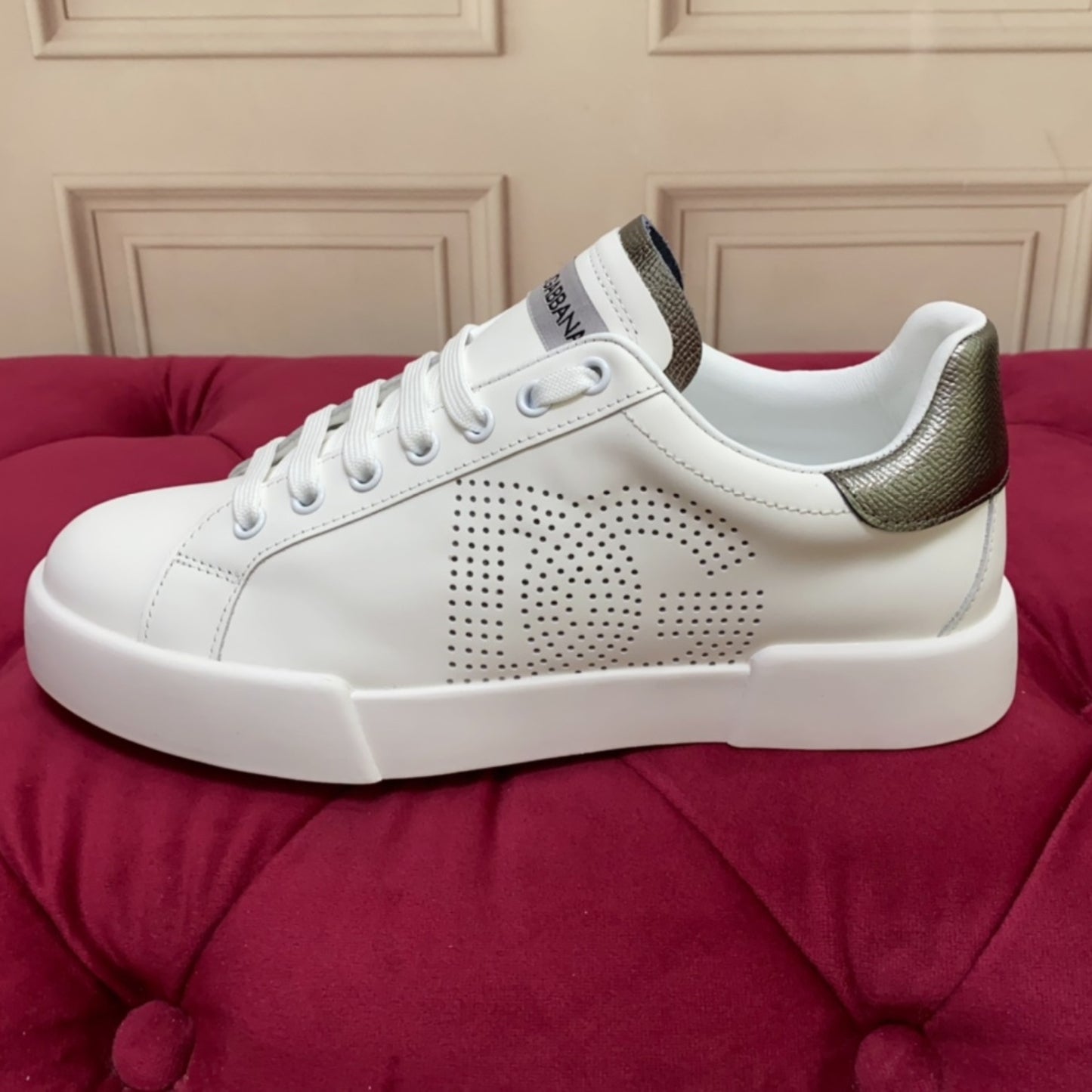 Tenis DG Portofino Couro com logo Branco com Prata