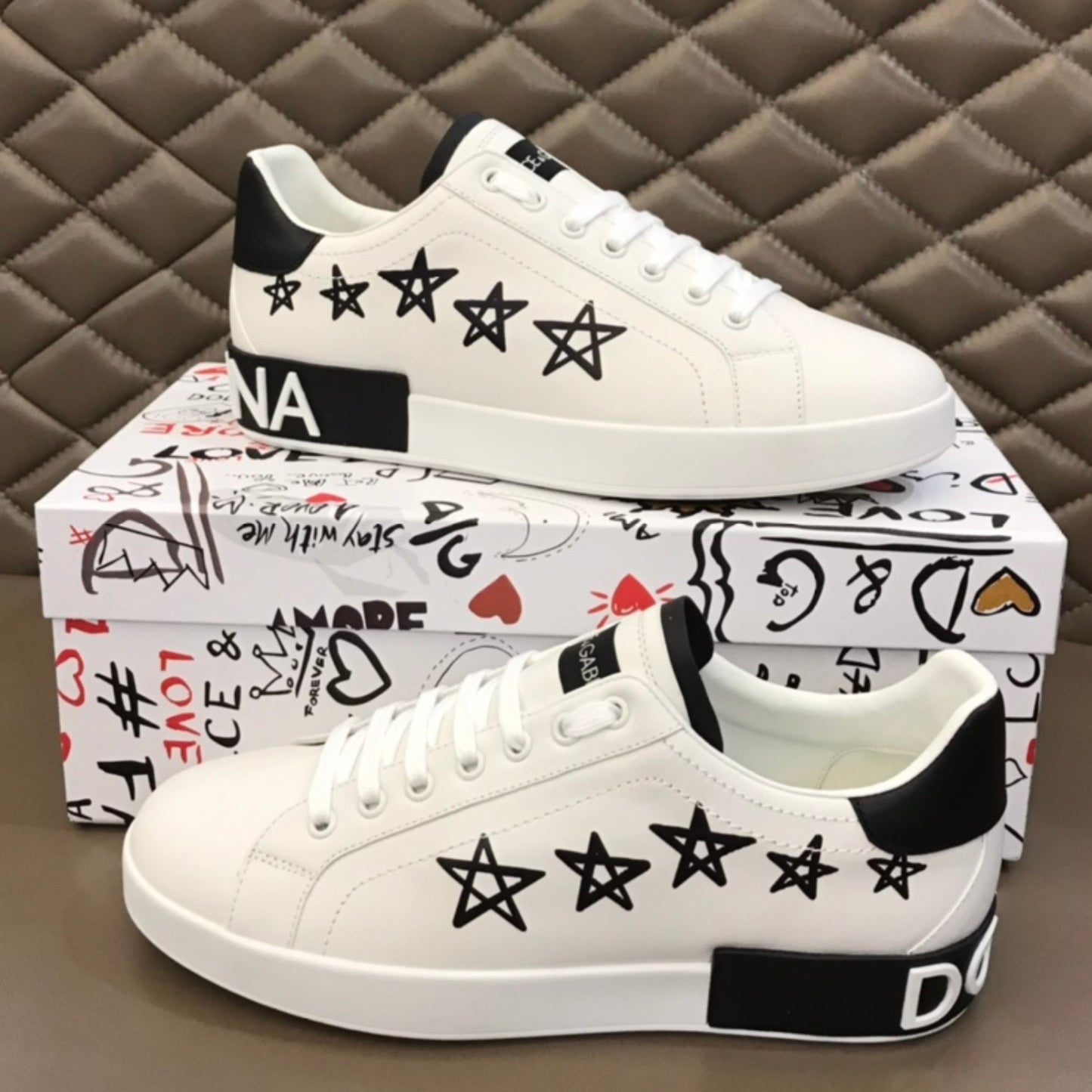 Tenis DG Portofino Couro Branco com Preto e Detalhes em Estrela