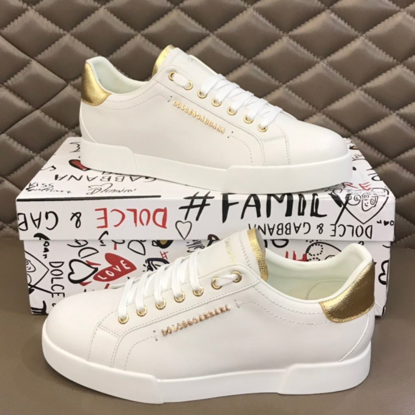 Tenis DG Portofino Couro Liso Branco com Dourado
