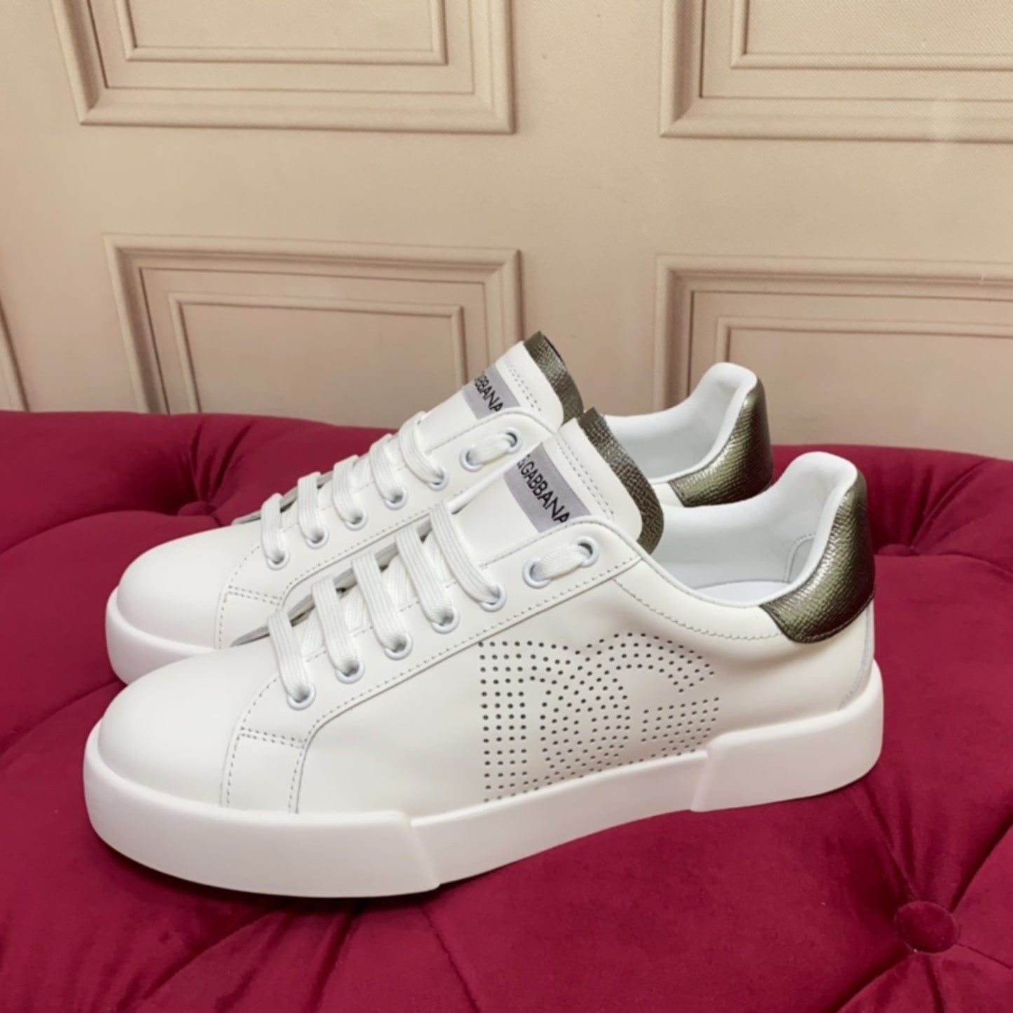 Tenis DG Portofino Couro com logo Branco com Prata