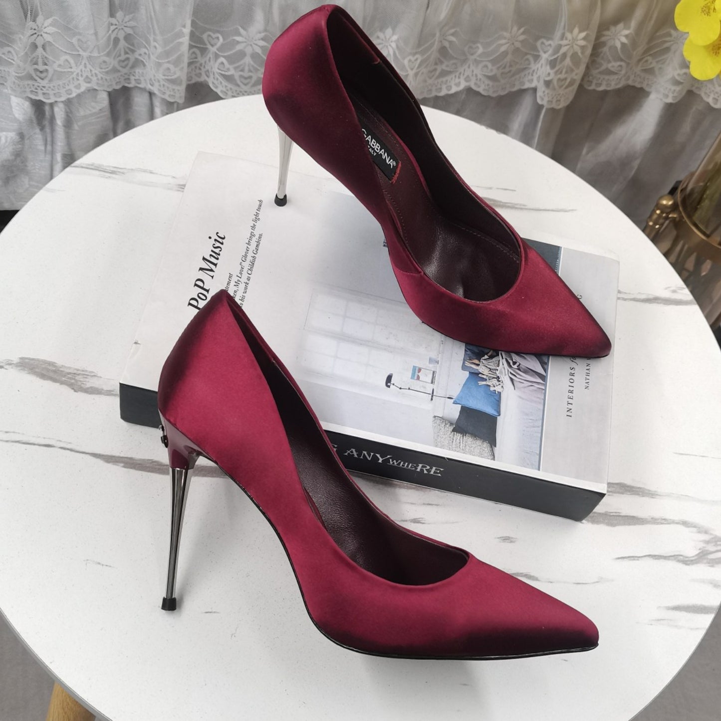 Scarpin DG Vinho com Logo no salto 10,5cm