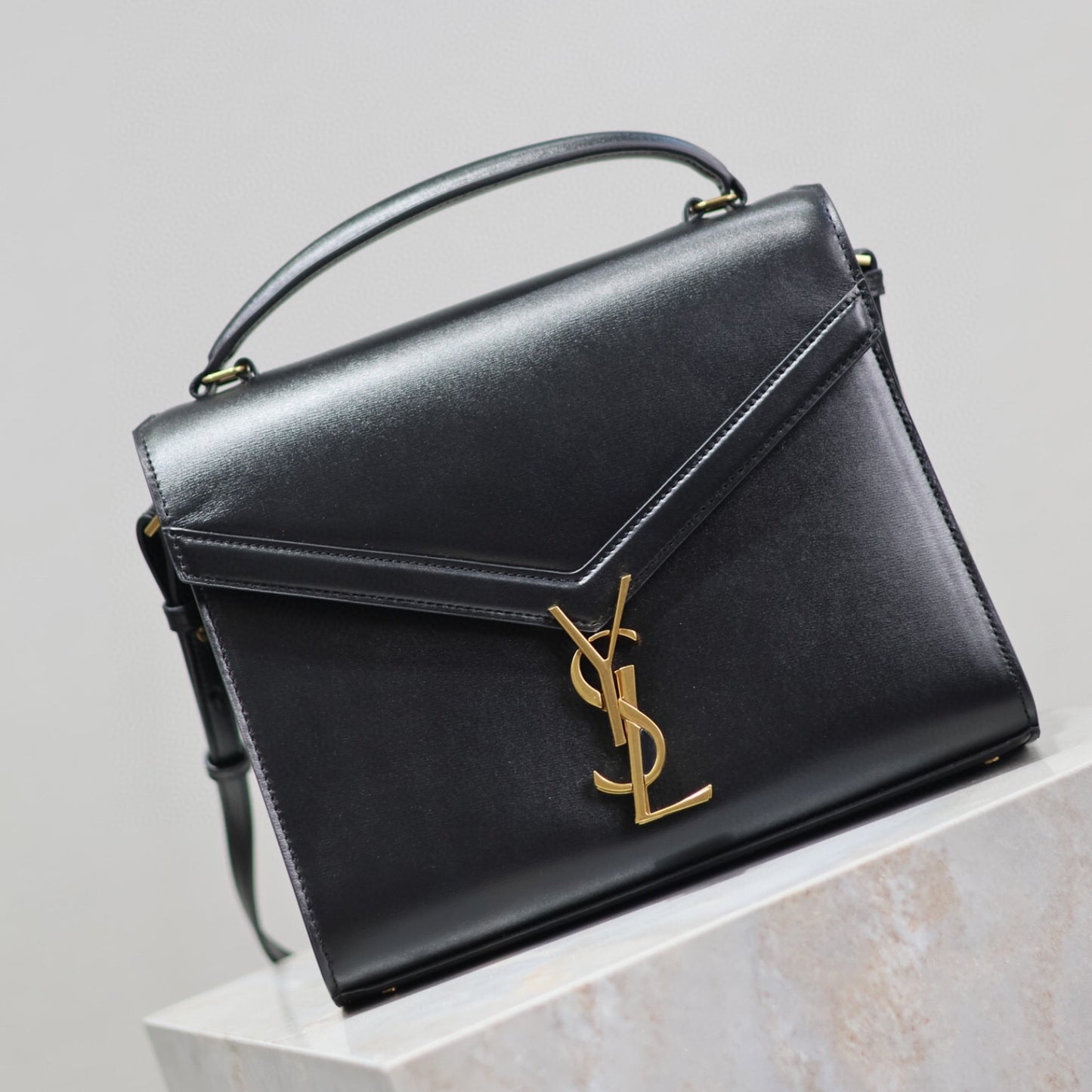 Bolsa YSL Cassandra Pequena Preta
