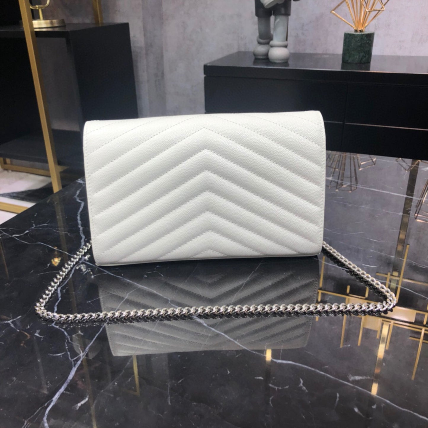 Bolsa YSL Monograma Pequena Branca com logo Prata