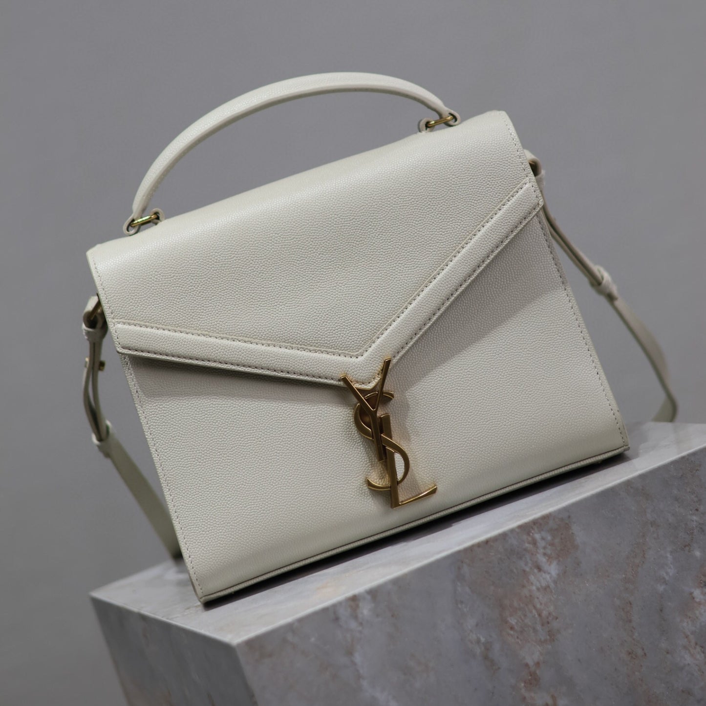 Bolsa YSL Cassandra Pequena Branca