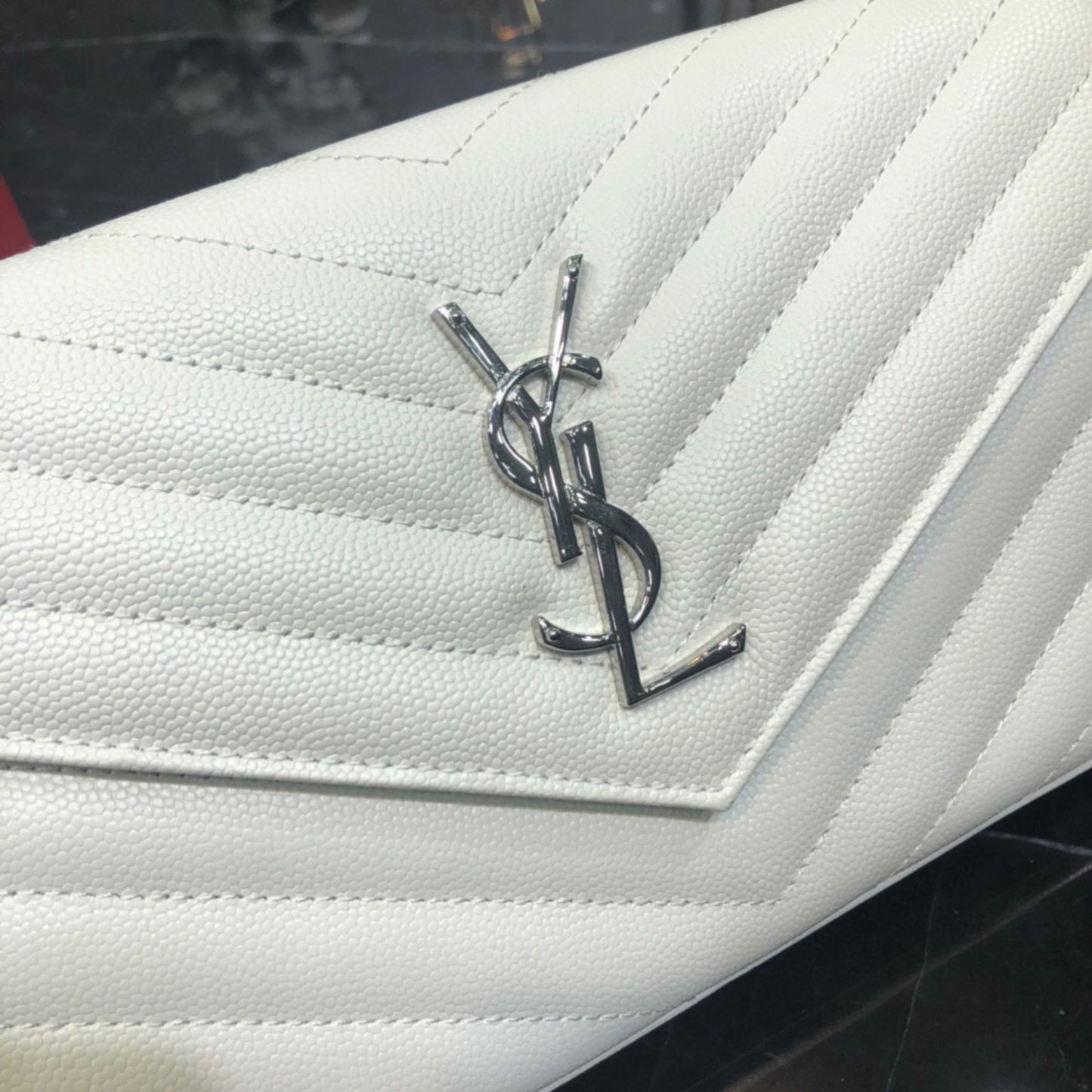 Bolsa YSL Monograma Pequena Branca com logo Prata