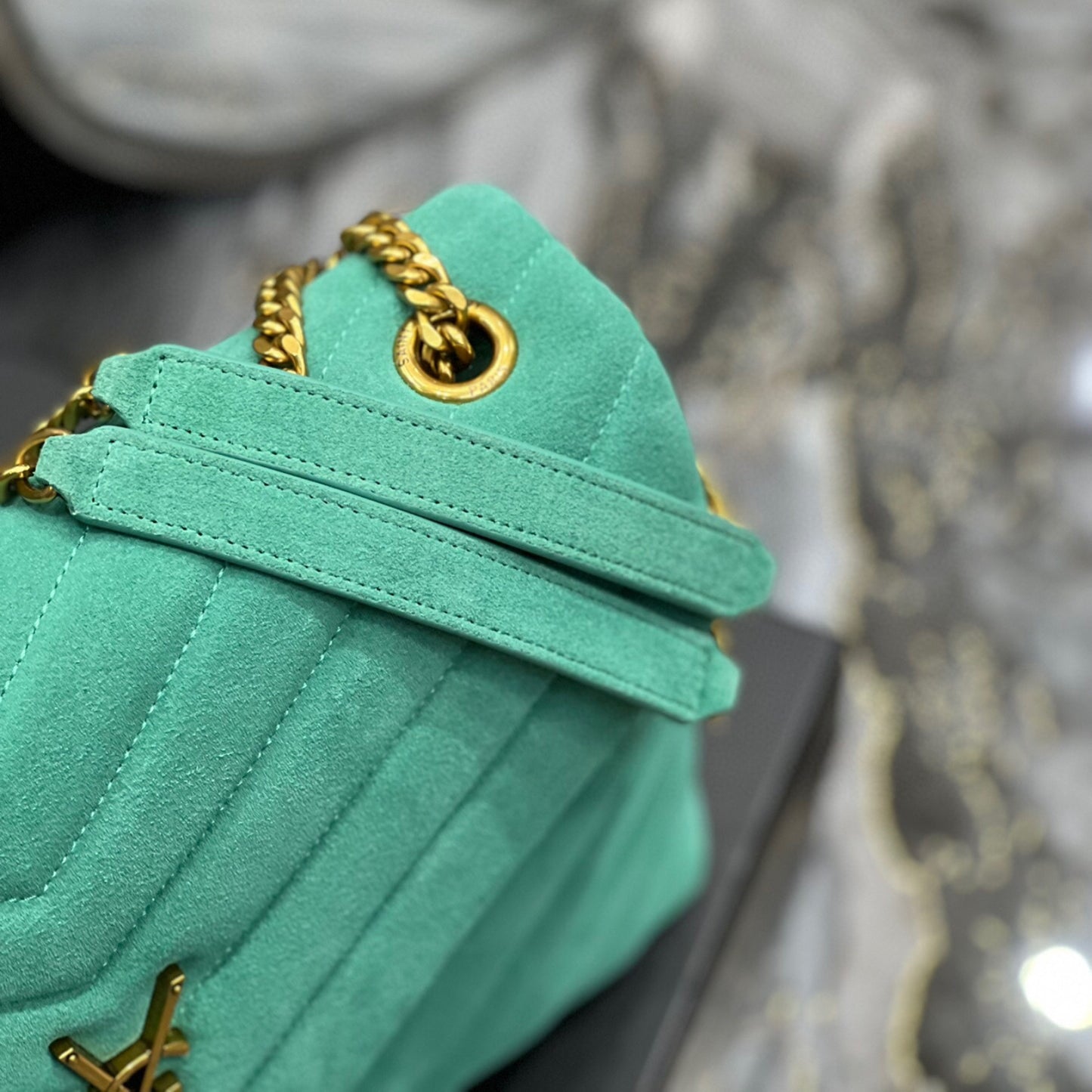 Bolsa YSL Tiracollo LouLou Verde com dourado
