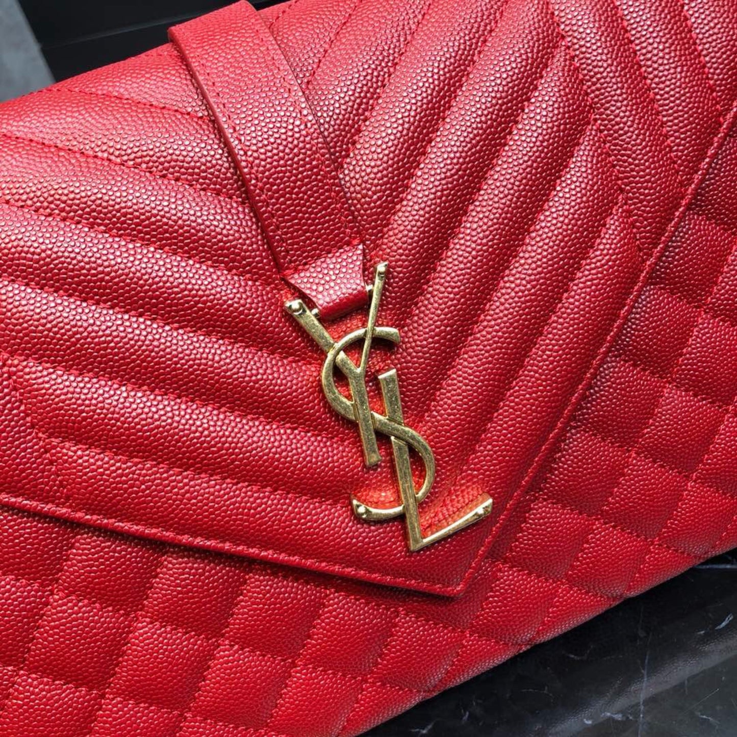 Bolsa YSL tiracolo Envelope Média Vermelha 24cm