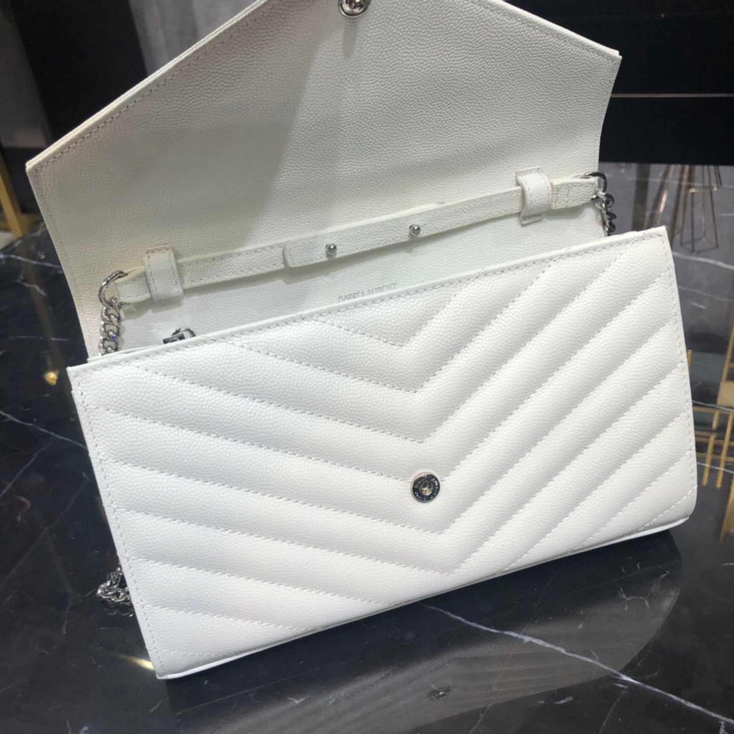 Bolsa YSL Monograma Pequena Branca com logo Prata