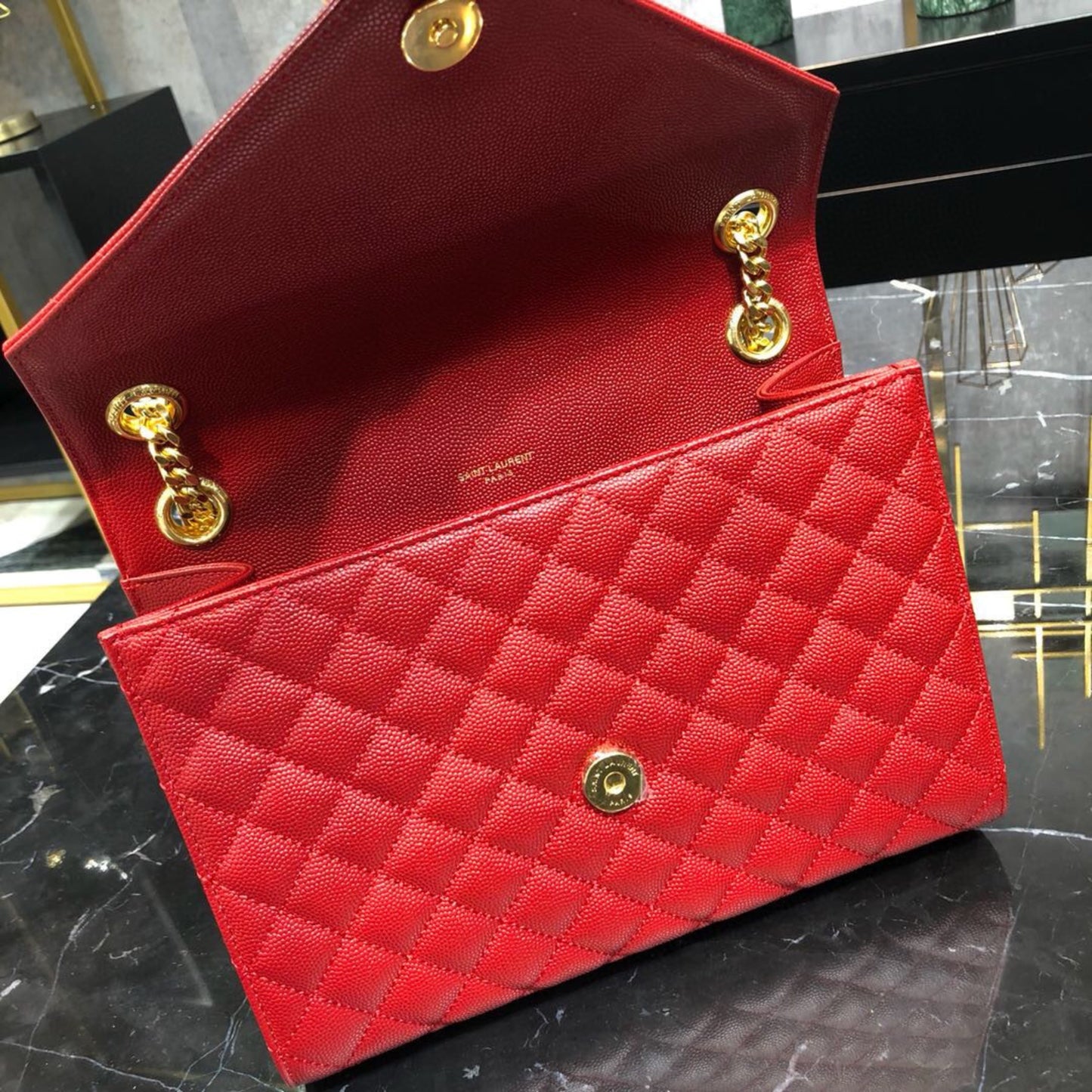 Bolsa YSL tiracolo Envelope Média Vermelha 24cm