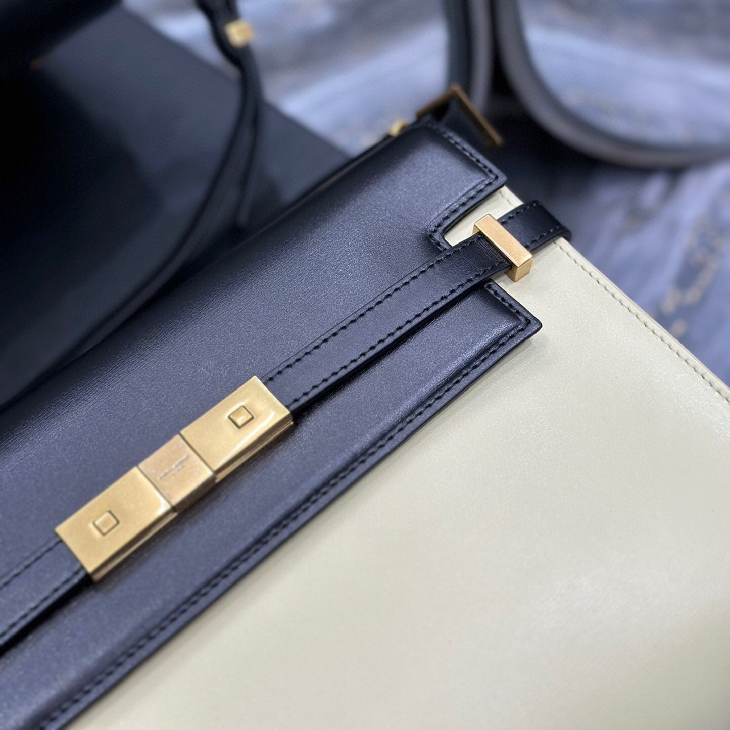 Bolsa YSL Manhattan Bege com preto pequena