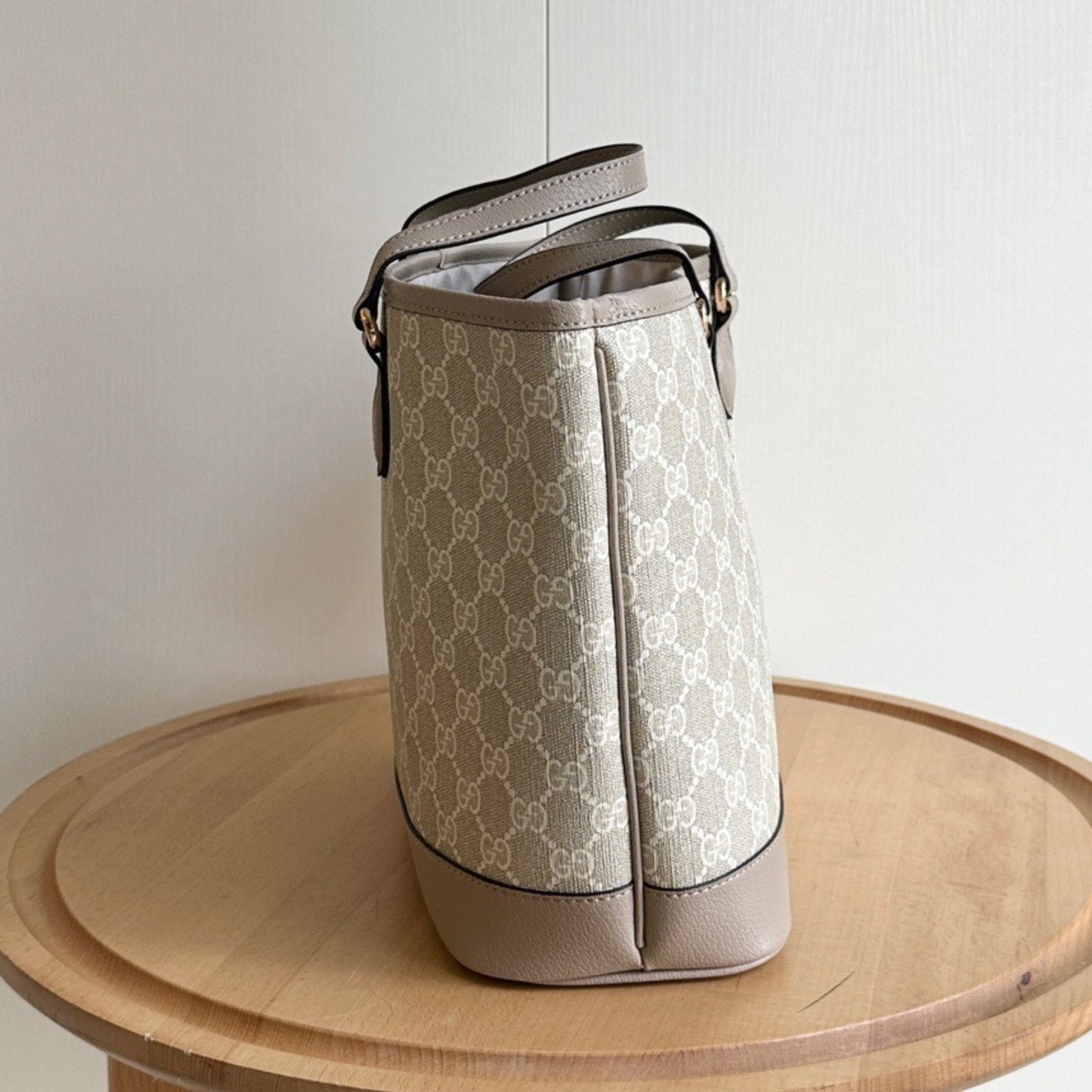 Bolsa GG Ophidia Supreme Pequena bege e branca 31cm