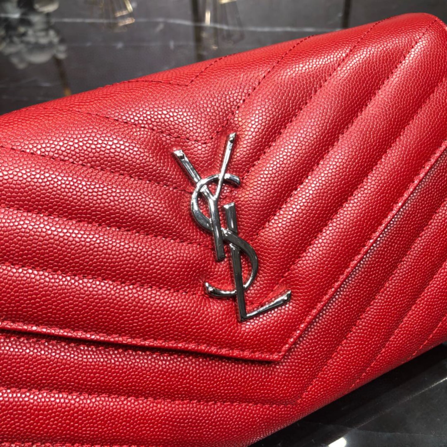 Bolsa YSL Monograma Pequena Vermelha