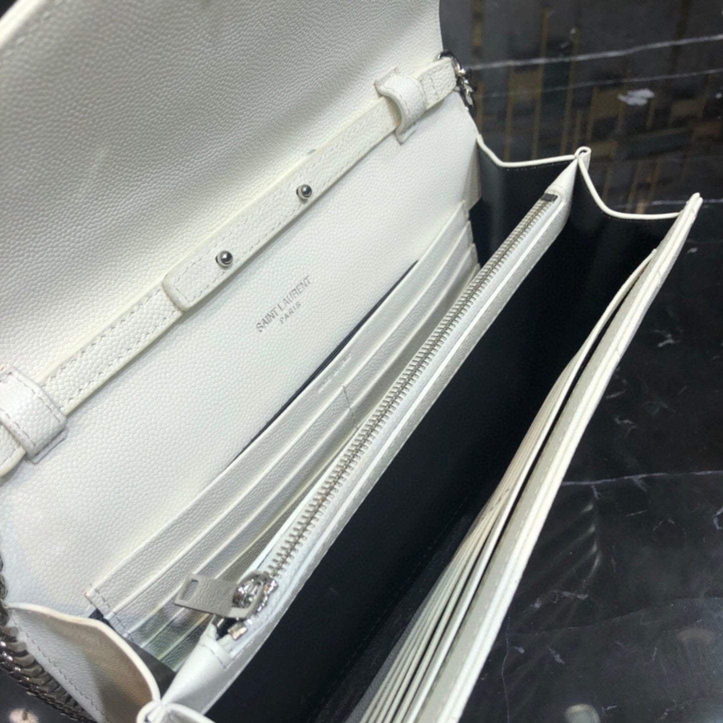 Bolsa YSL Monograma Pequena Branca com logo Prata