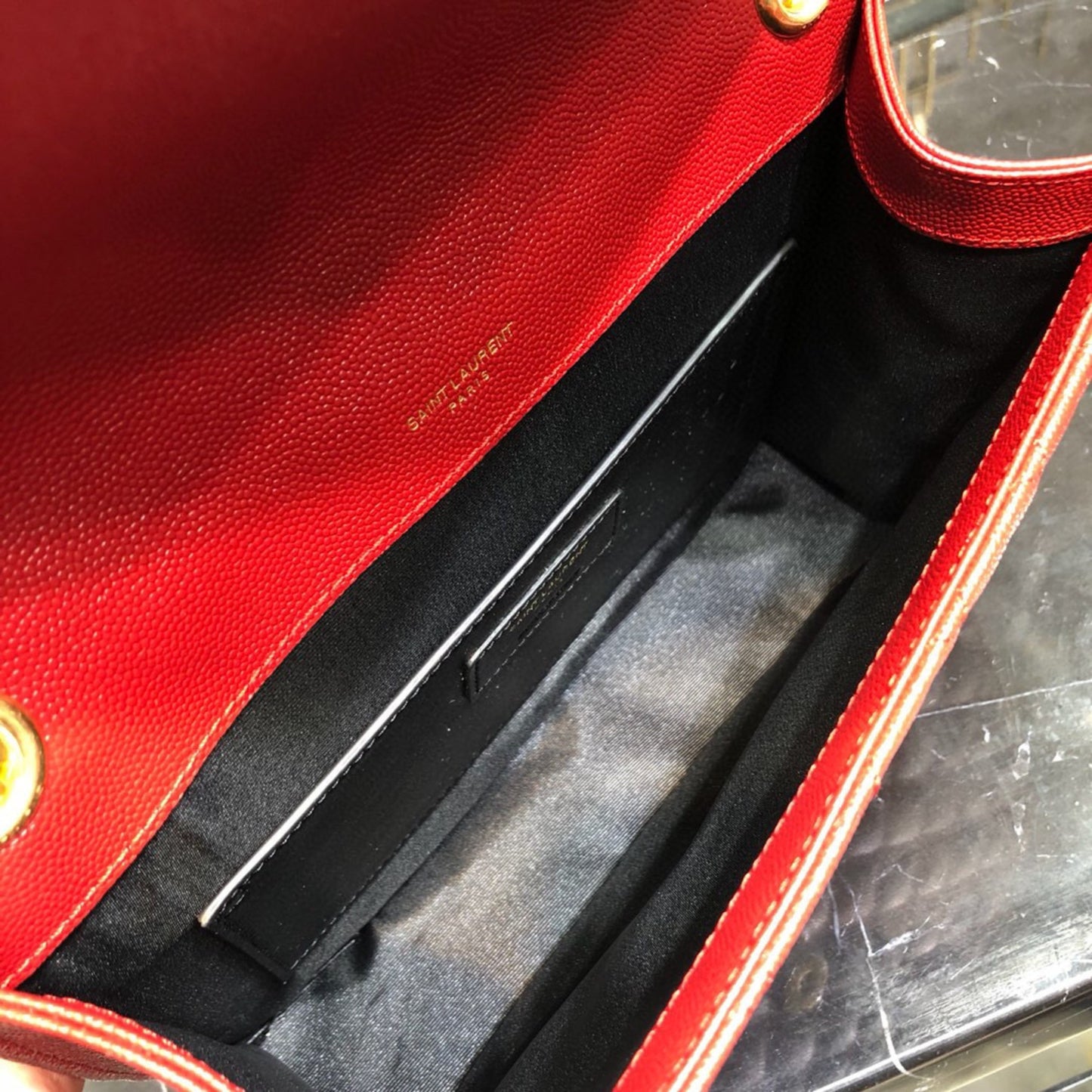 Bolsa YSL tiracolo Envelope Média Vermelha 24cm